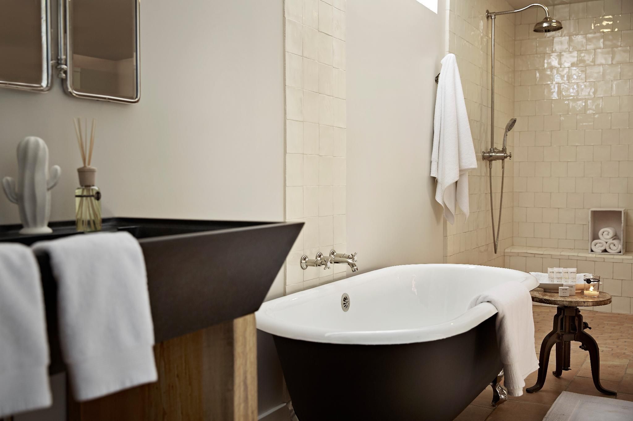 Premium-Loft-Suite-Ensuite-Courtyard view