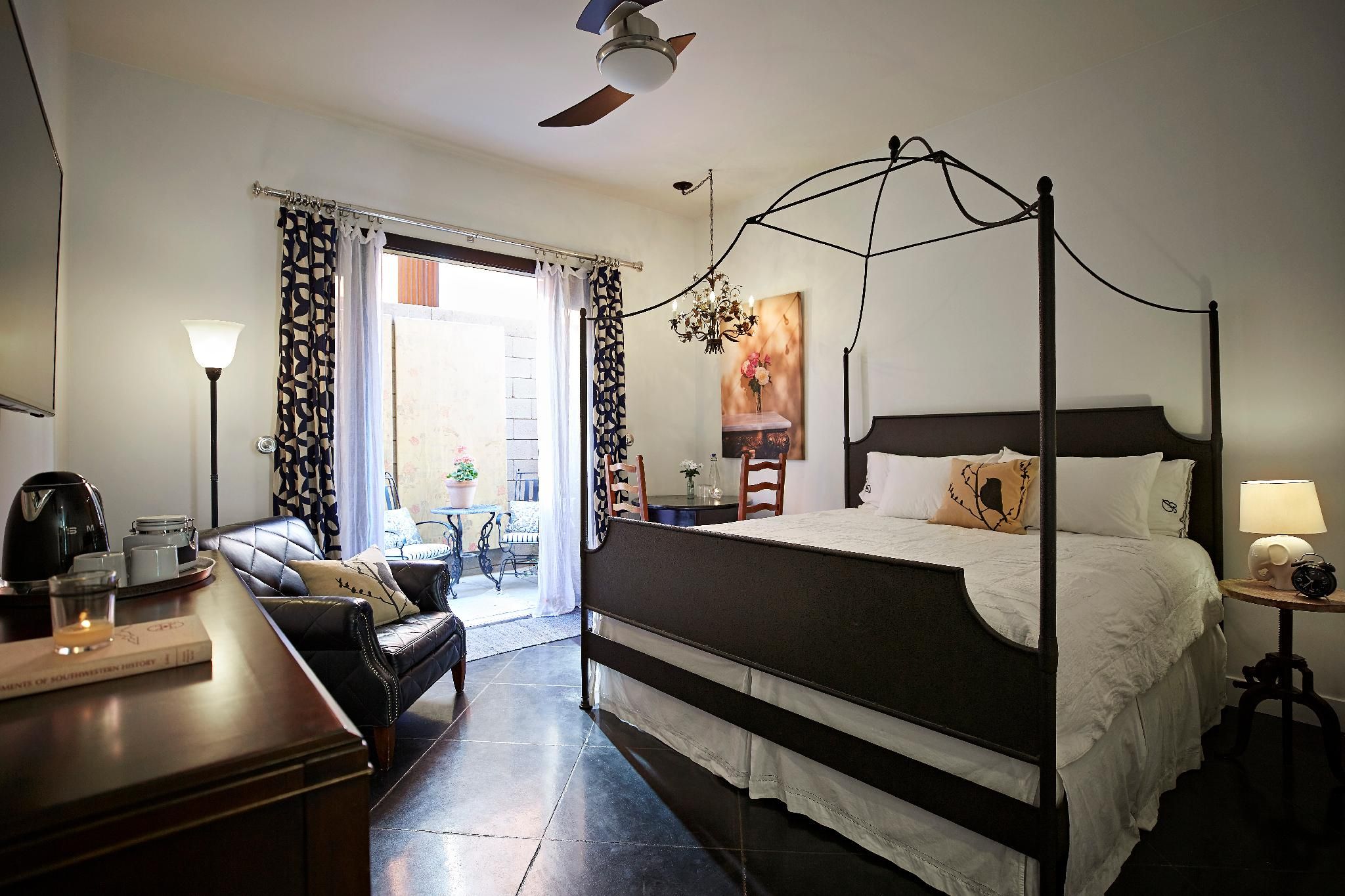 superior-george & anna-king-ensuite with shower-patio