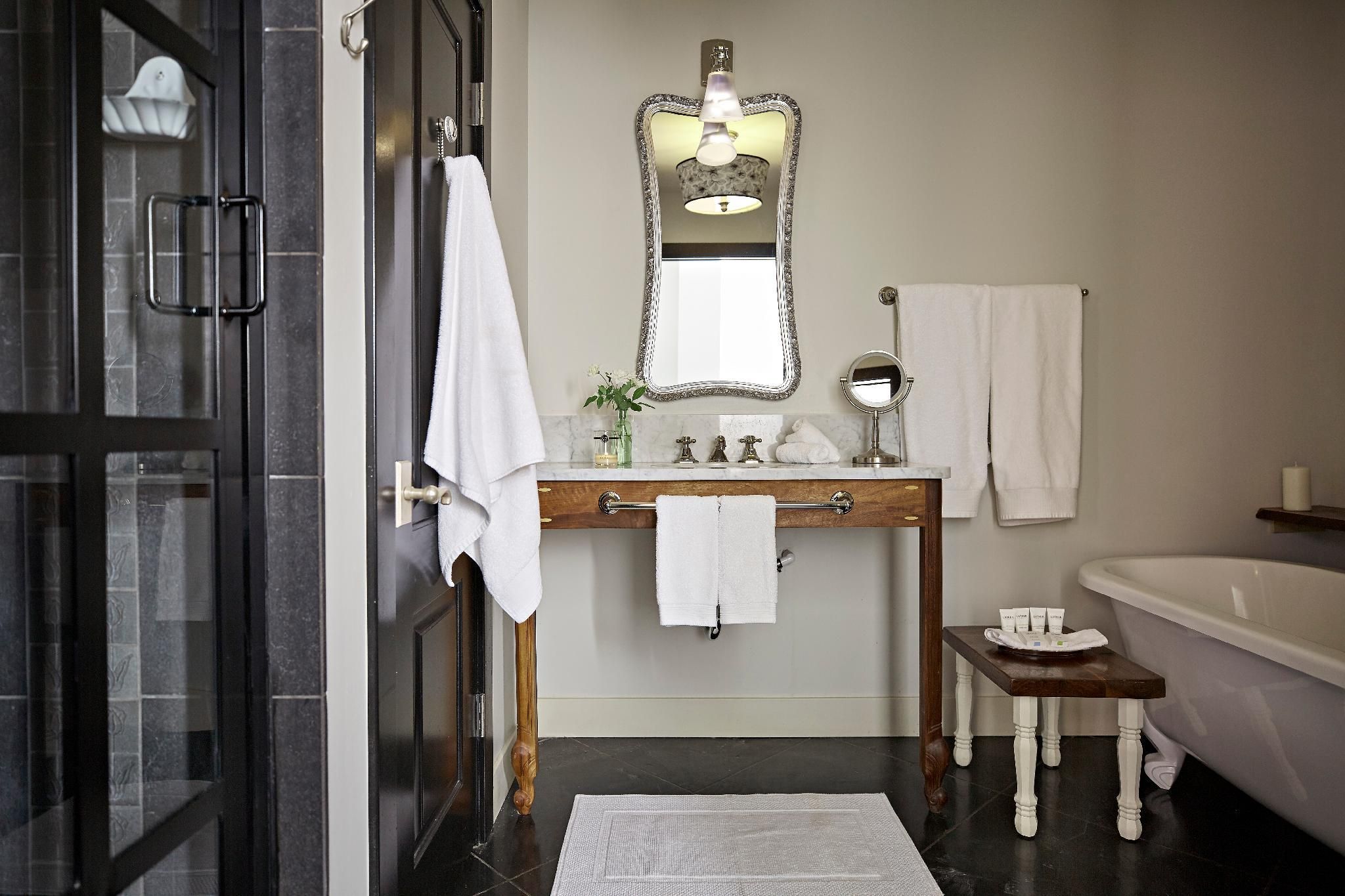 deluxe-ralph & maggie-quad room-ensuite-patio