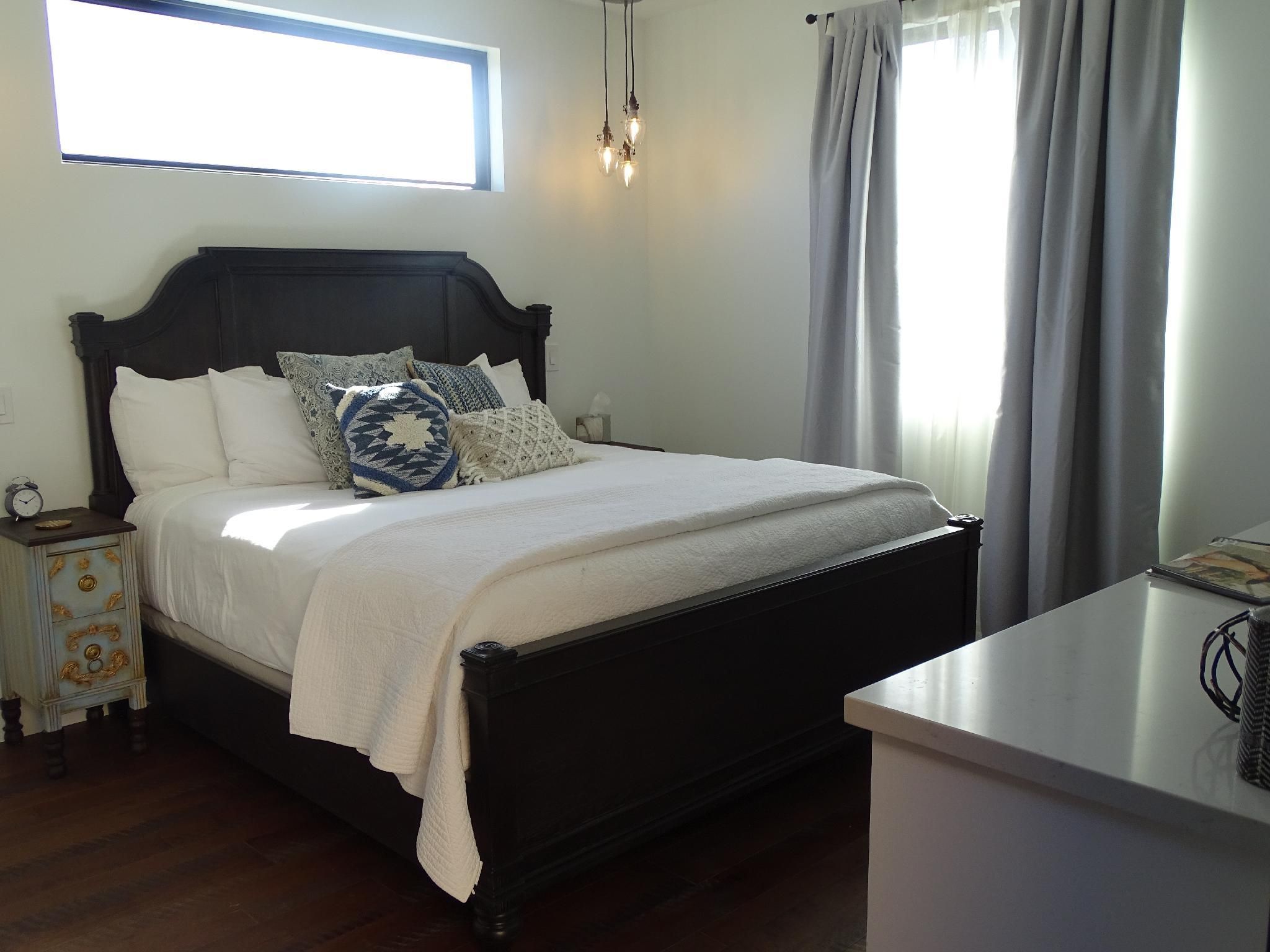 deluxe-terrace suite-king-ensuite with shower-terrace