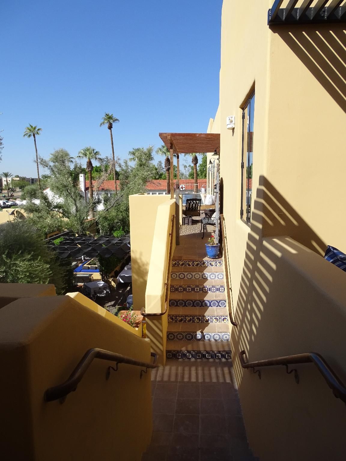 deluxe-terrace suite-king-ensuite with shower-terrace
