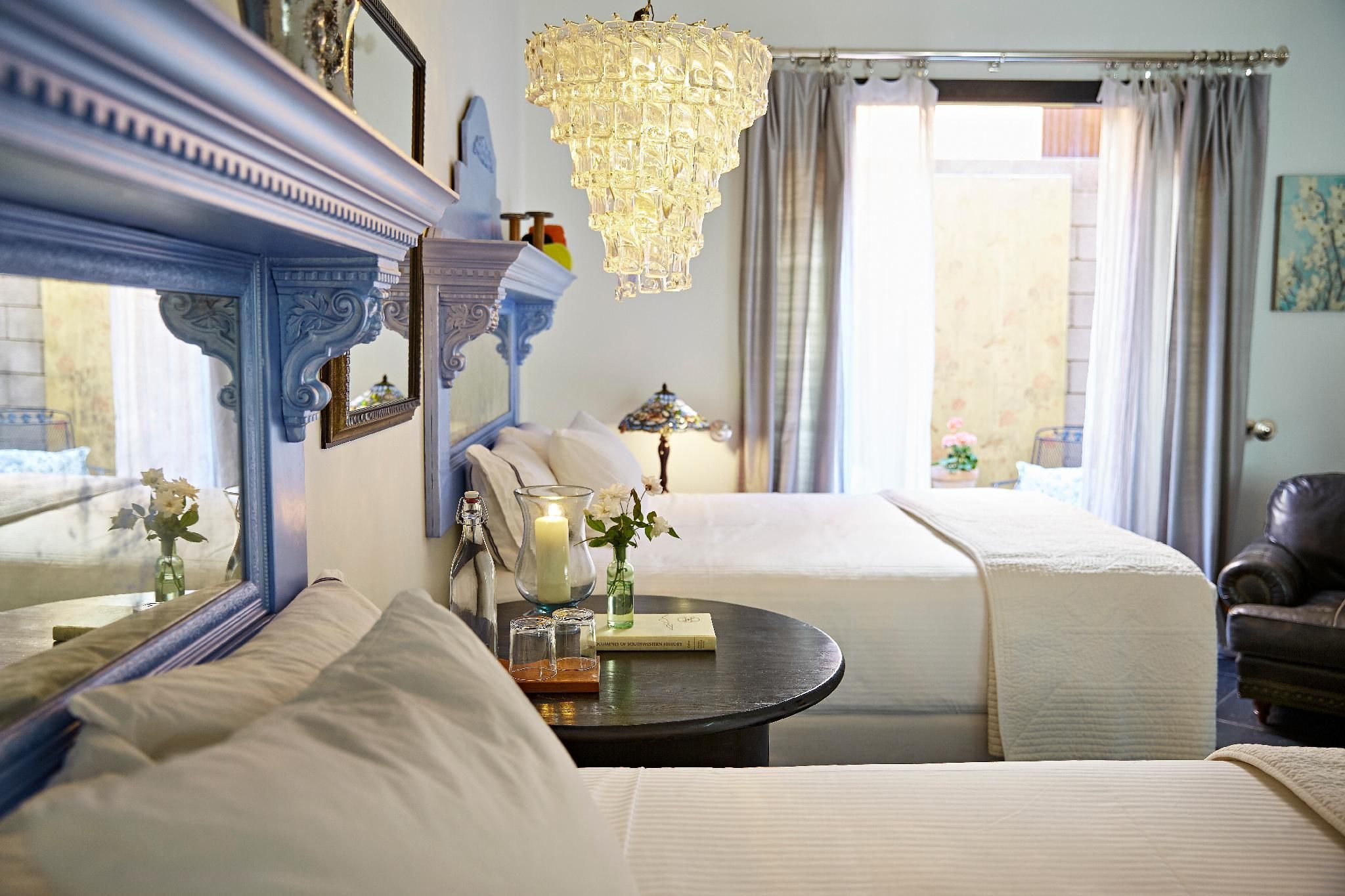 deluxe-ralph & maggie-quad room-ensuite-patio