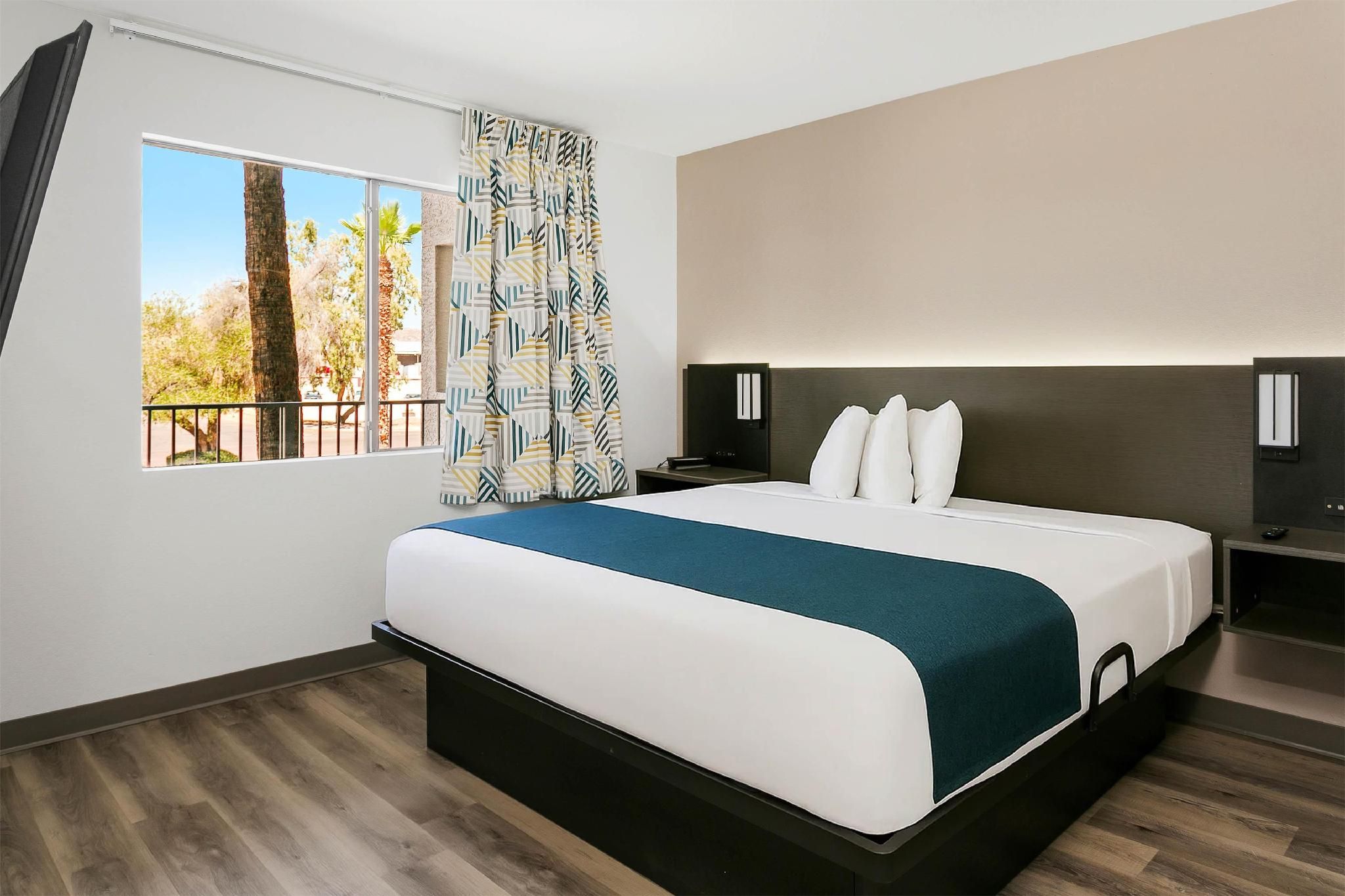 1 King Bed | Suite, Nsmk, Kitchen, Sofa-Bed