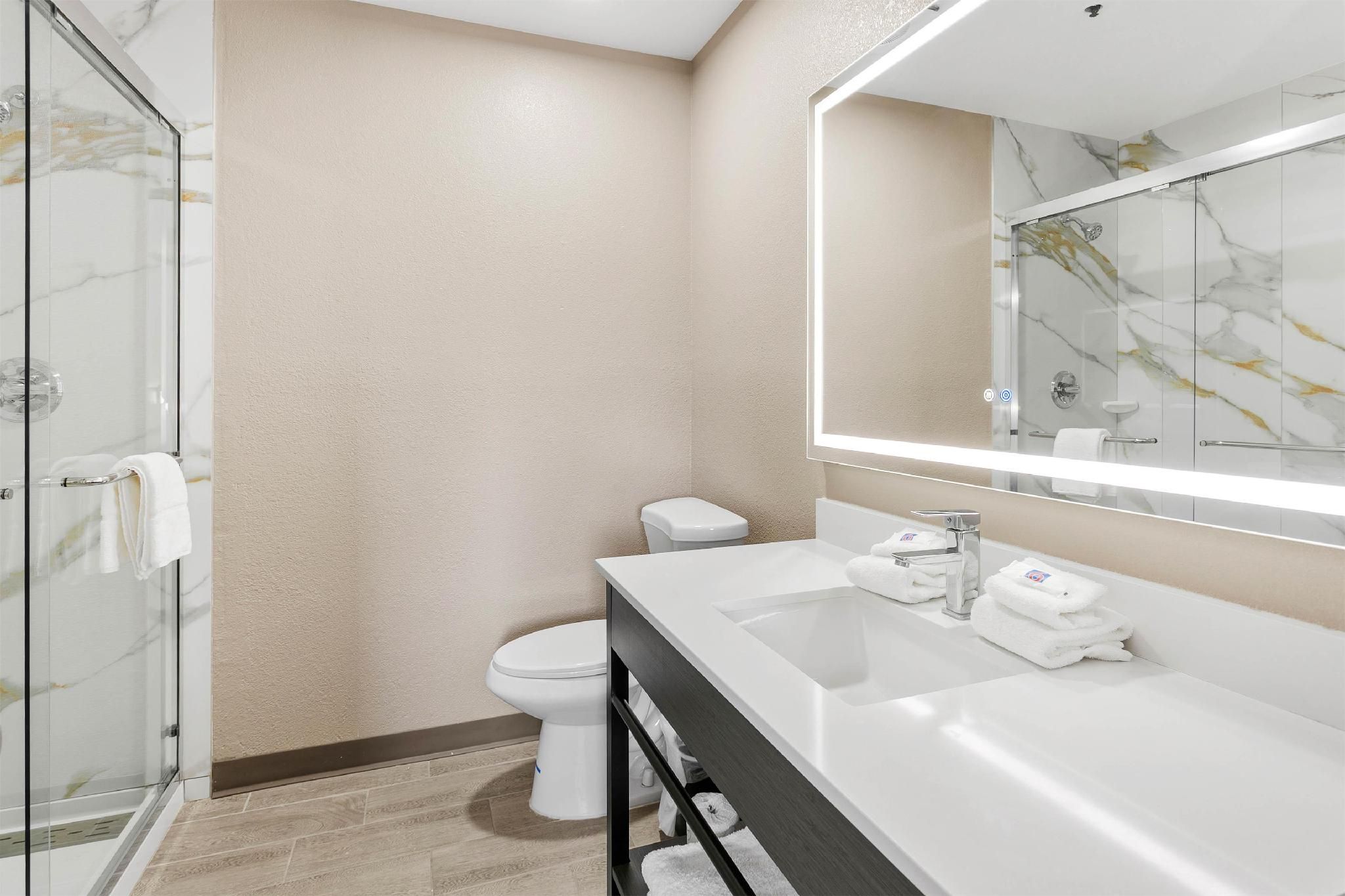 2 Queen Beds | Suite, Nsmk, Kitchen, Sofa-Bed