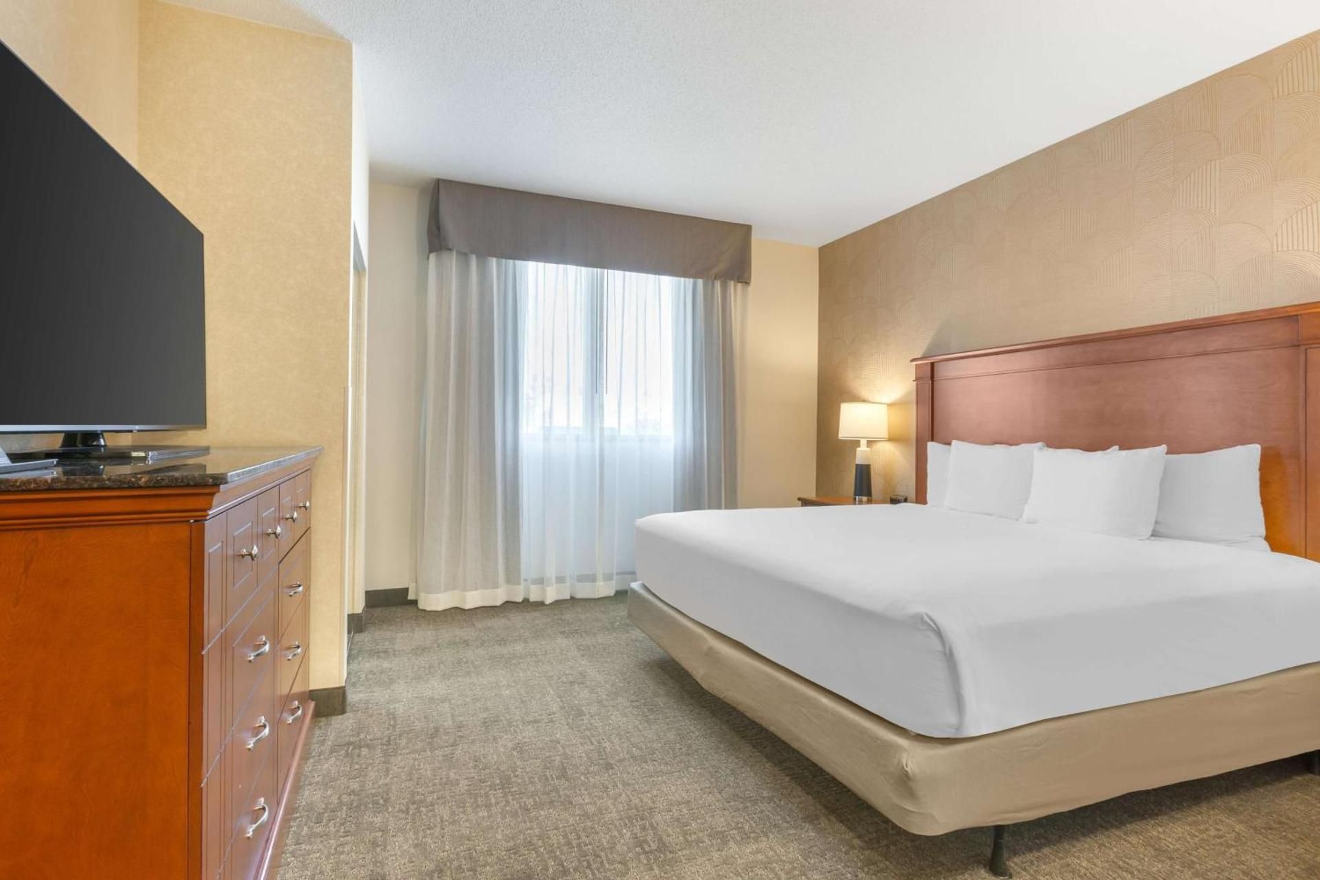 Deluxe King Meeting Room, 2 Rooms - Accessible , Tub
