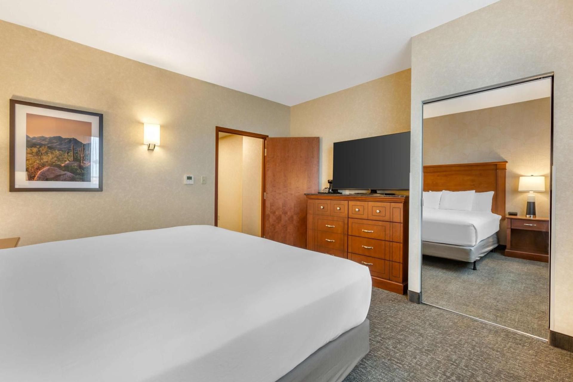 Deluxe King Meeting Room, 2 Rooms - Accessible , Tub