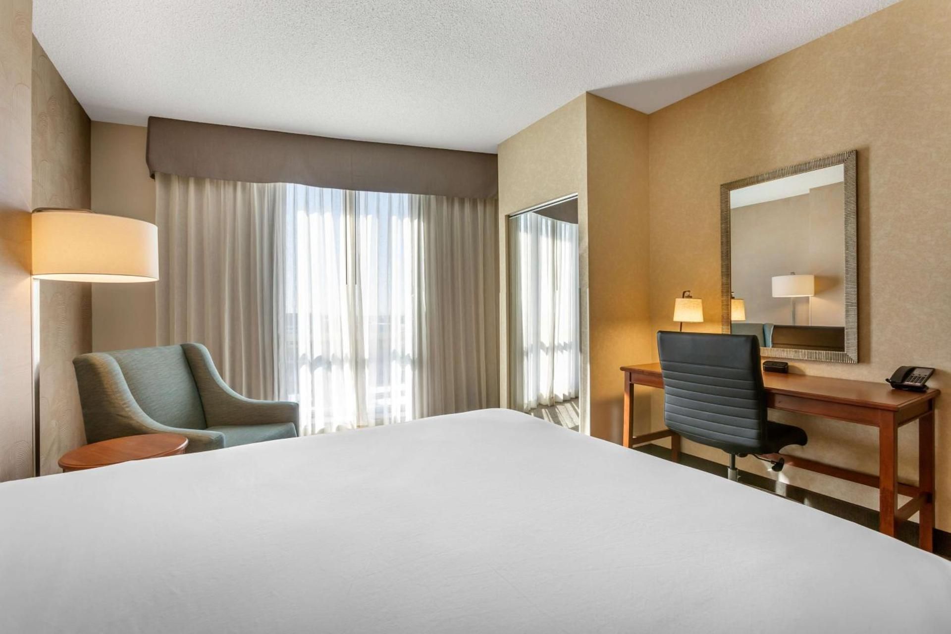 Deluxe Queen Room with Two Queen Beds - Accessible, Tub