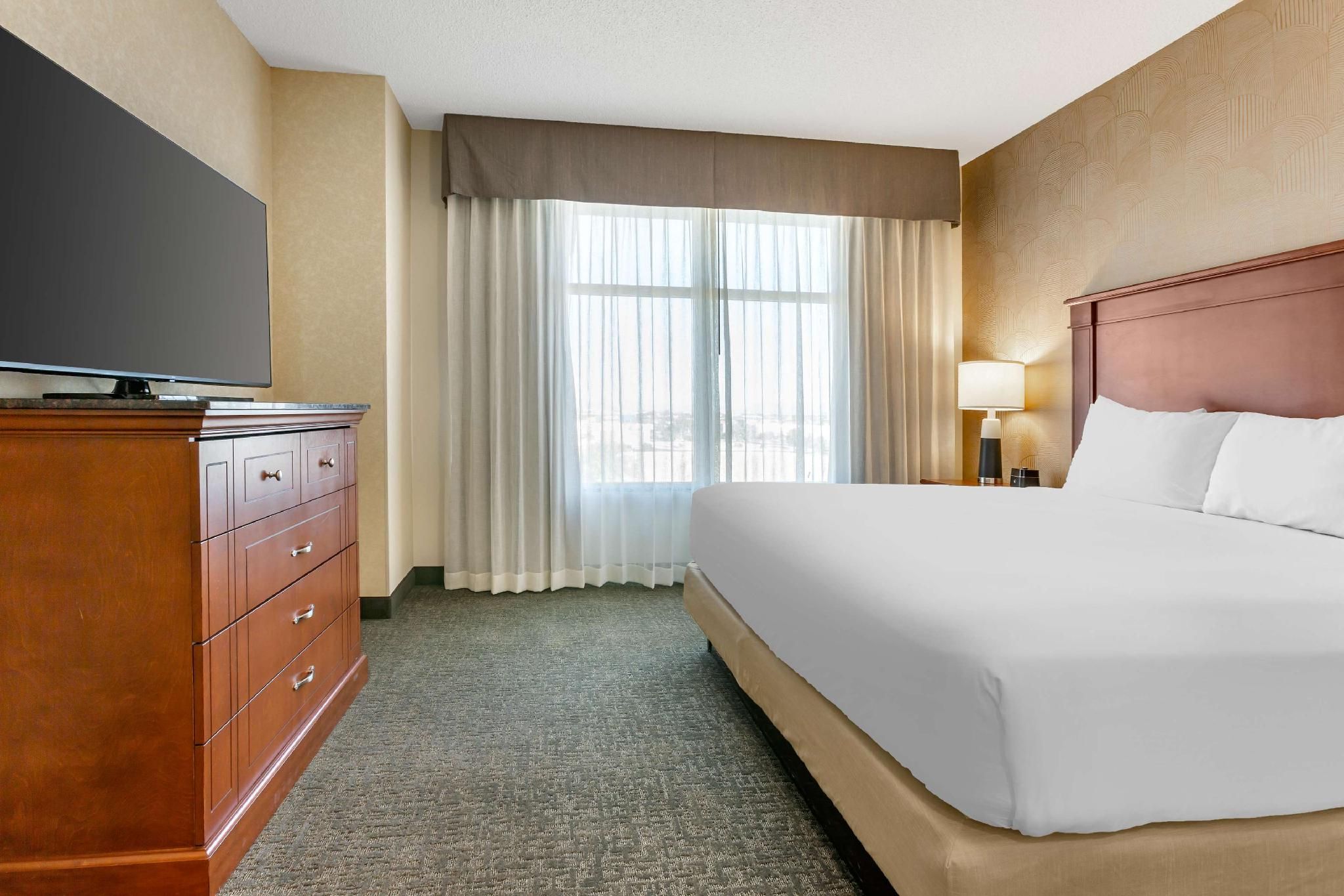 1 King Bed Suite, 2 Rooms with Sofa Sleeper, Accessible with Tub