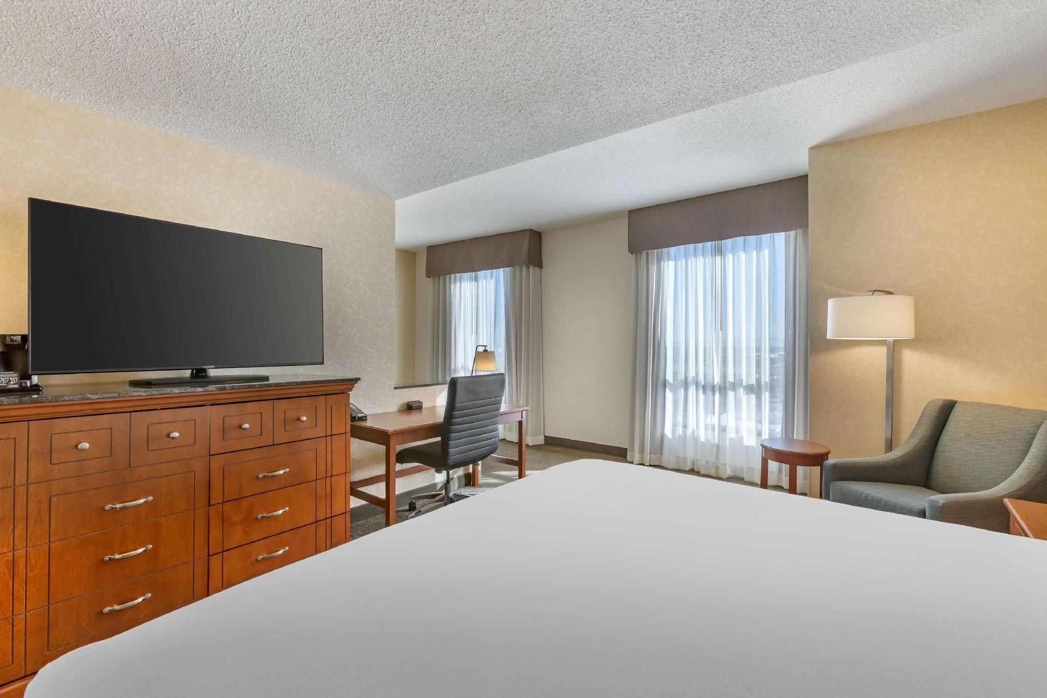 1 King Bed Upper Floor Oversized Room