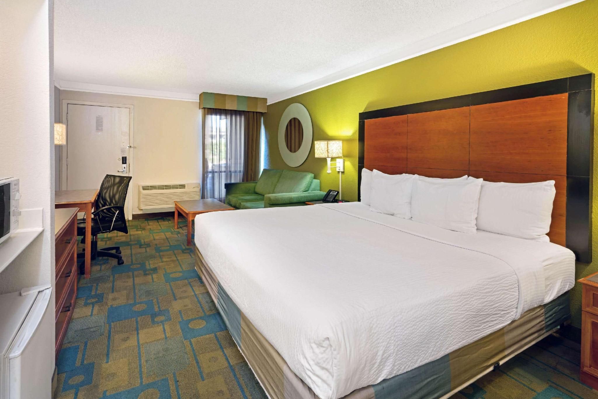 1 King Bed, Executive Room, Non-Smoking