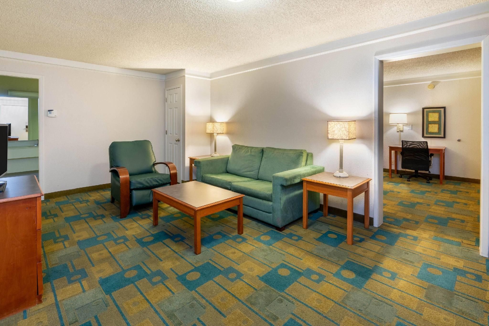 1 King Bed, One-Bedroom Suite, Non-Smoking