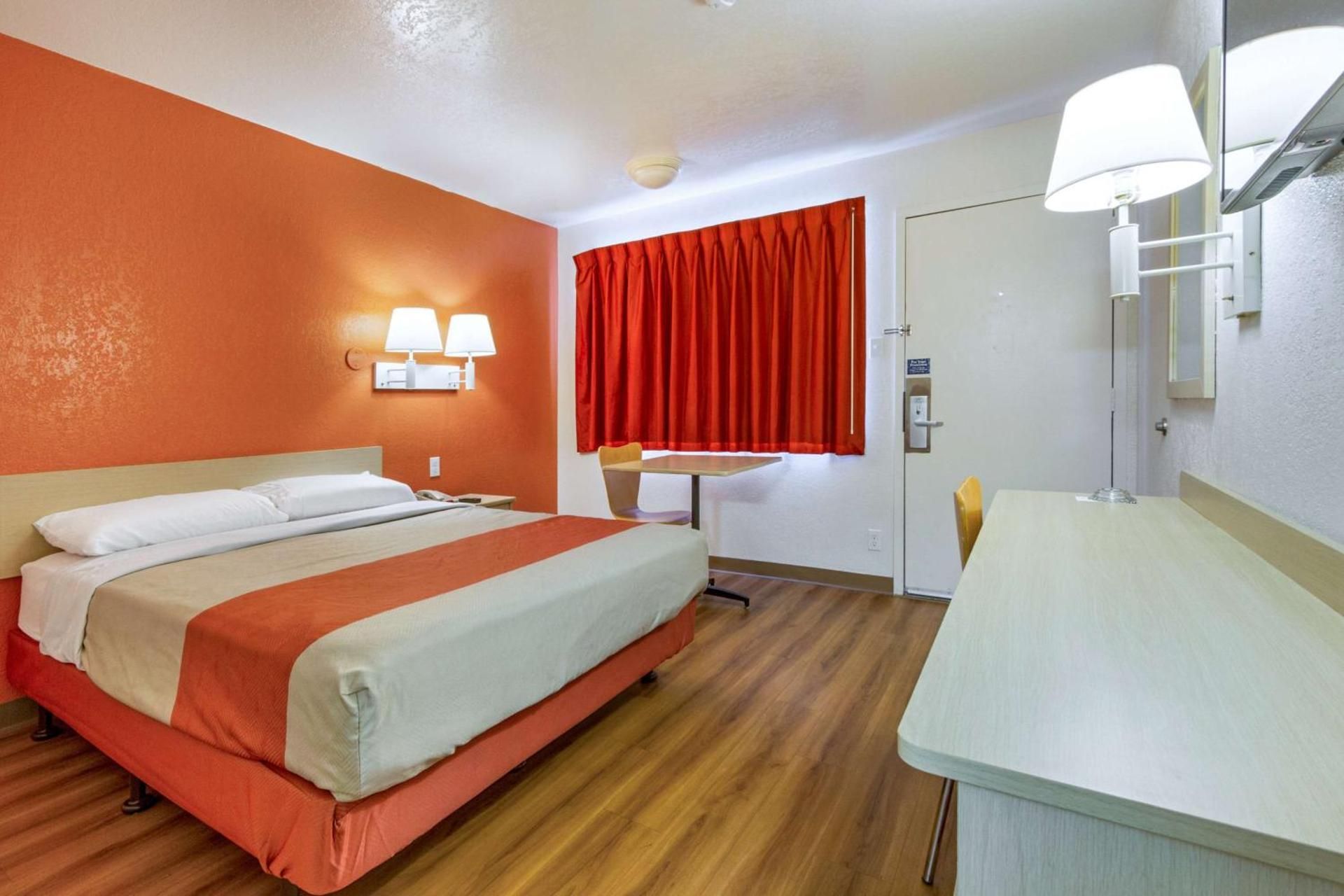 Double Room - Disability Access - Roll In Shower