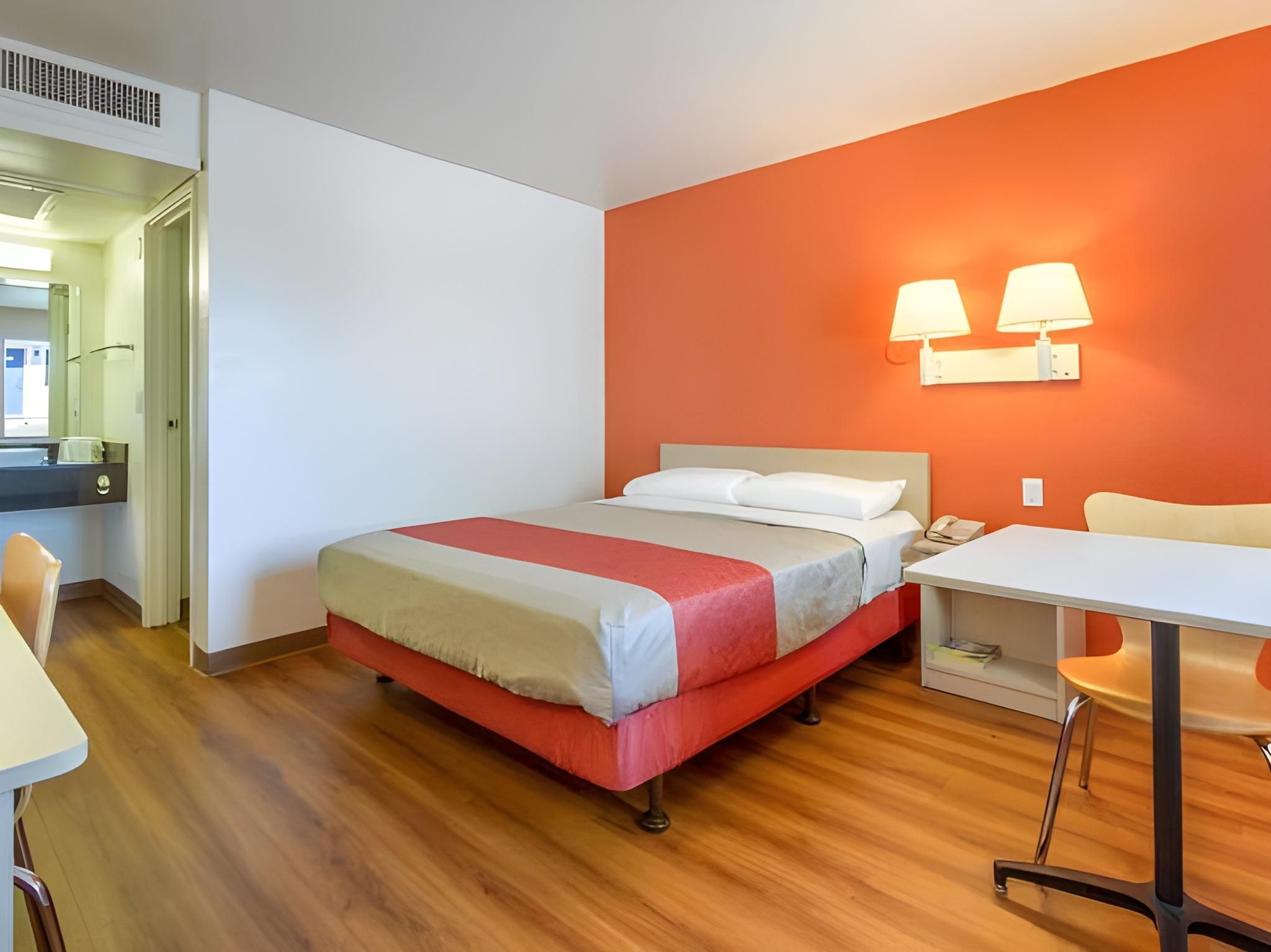 1 Full Bed | Premium