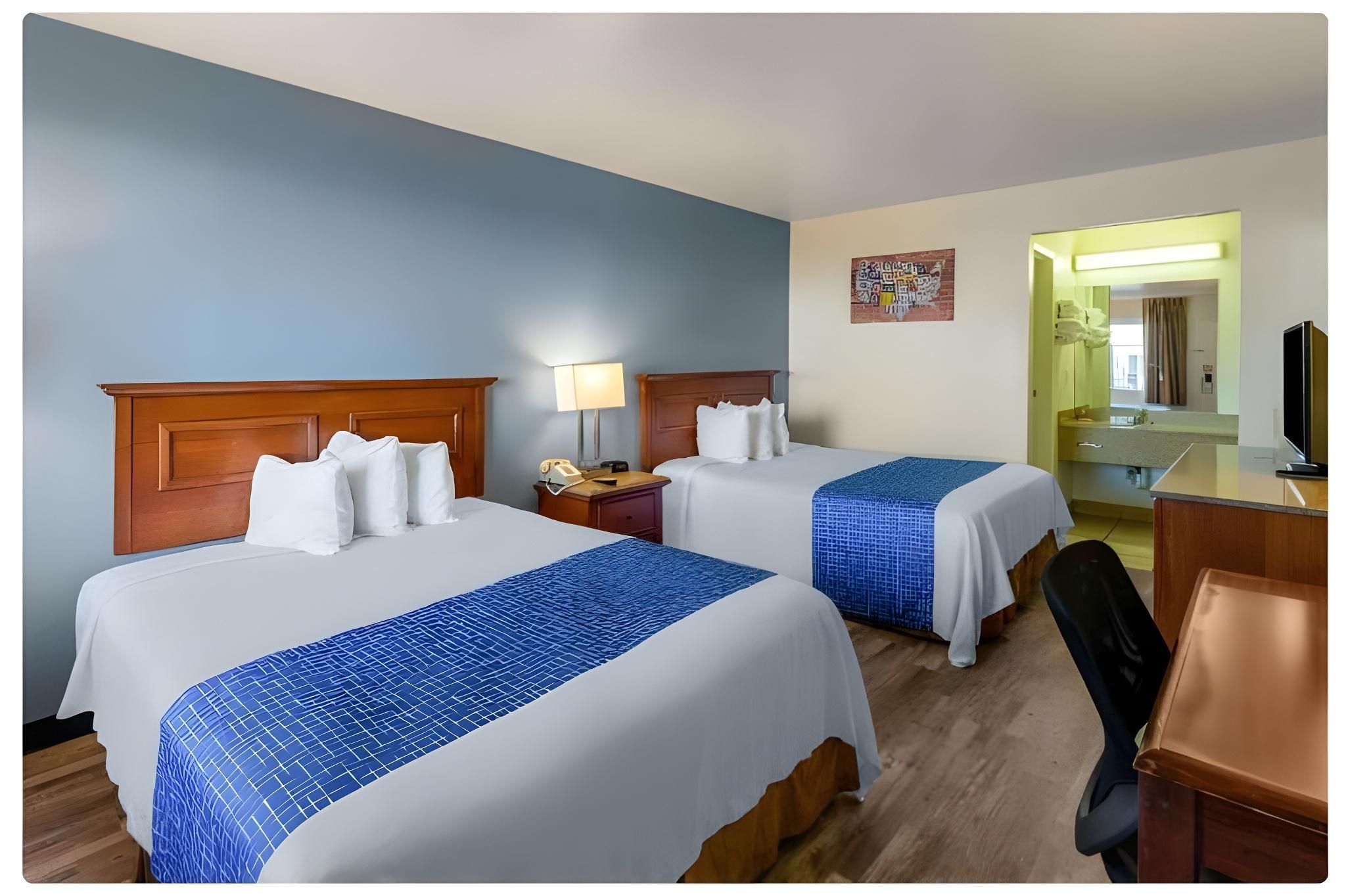 2 Queen Beds, Nonsmoking, Accessible