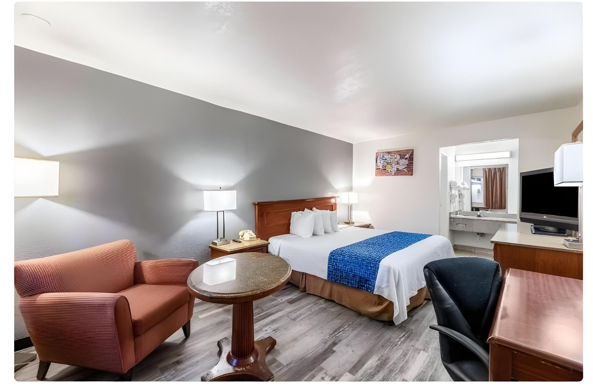 1 King Bed, Nonsmoking, Accessible