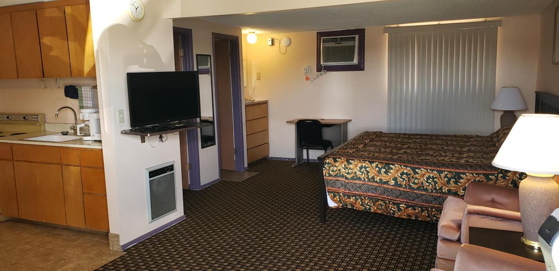 Deluxe King Room - Non-Smoking