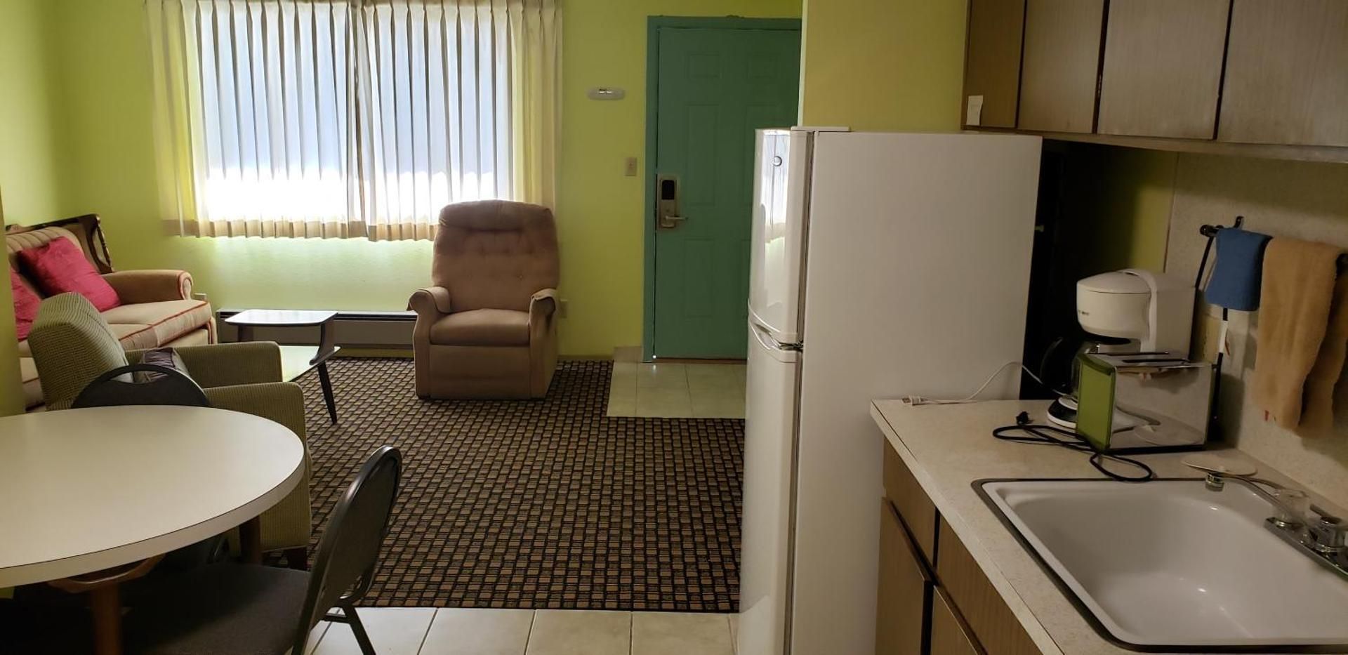 One Bedroom Queen Suite - Non Smoking