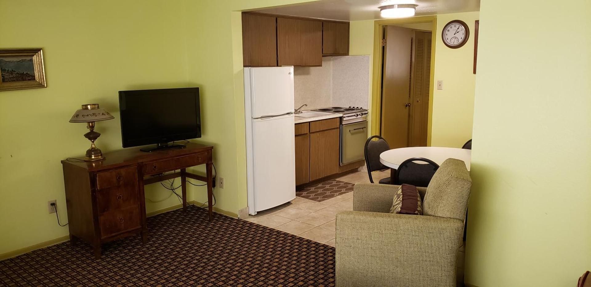 One Bedroom Queen Suite - Non Smoking