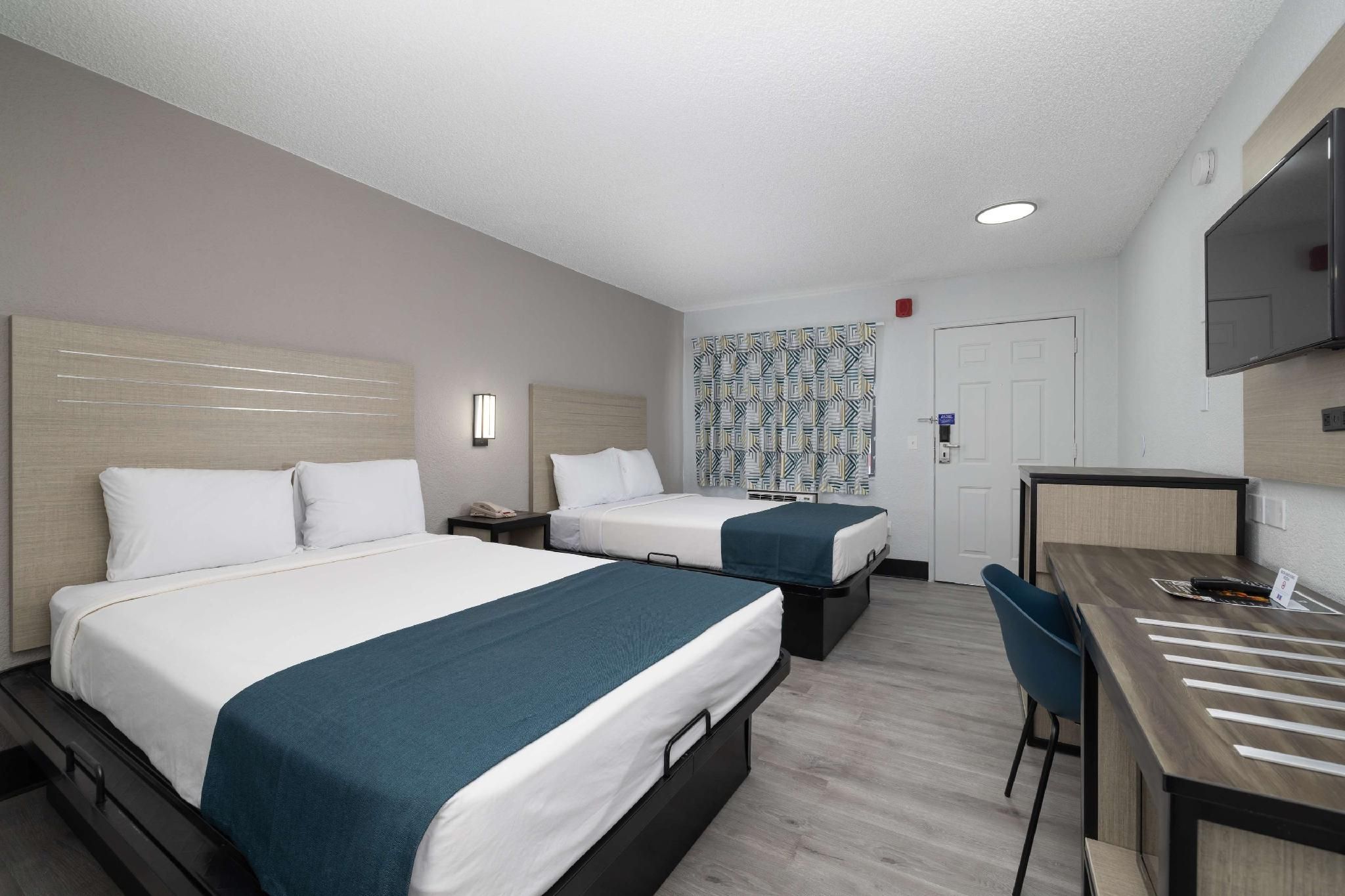 2 Full Beds |