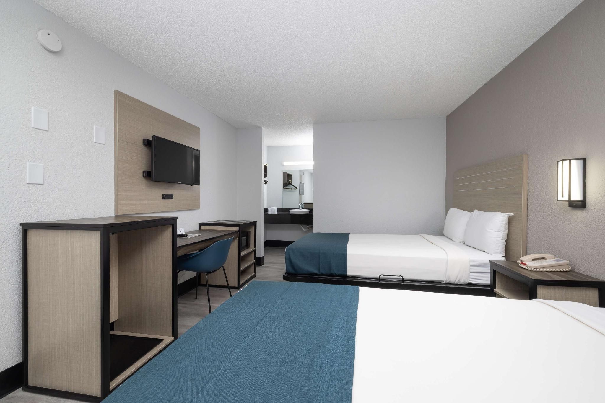 2 Full Beds |