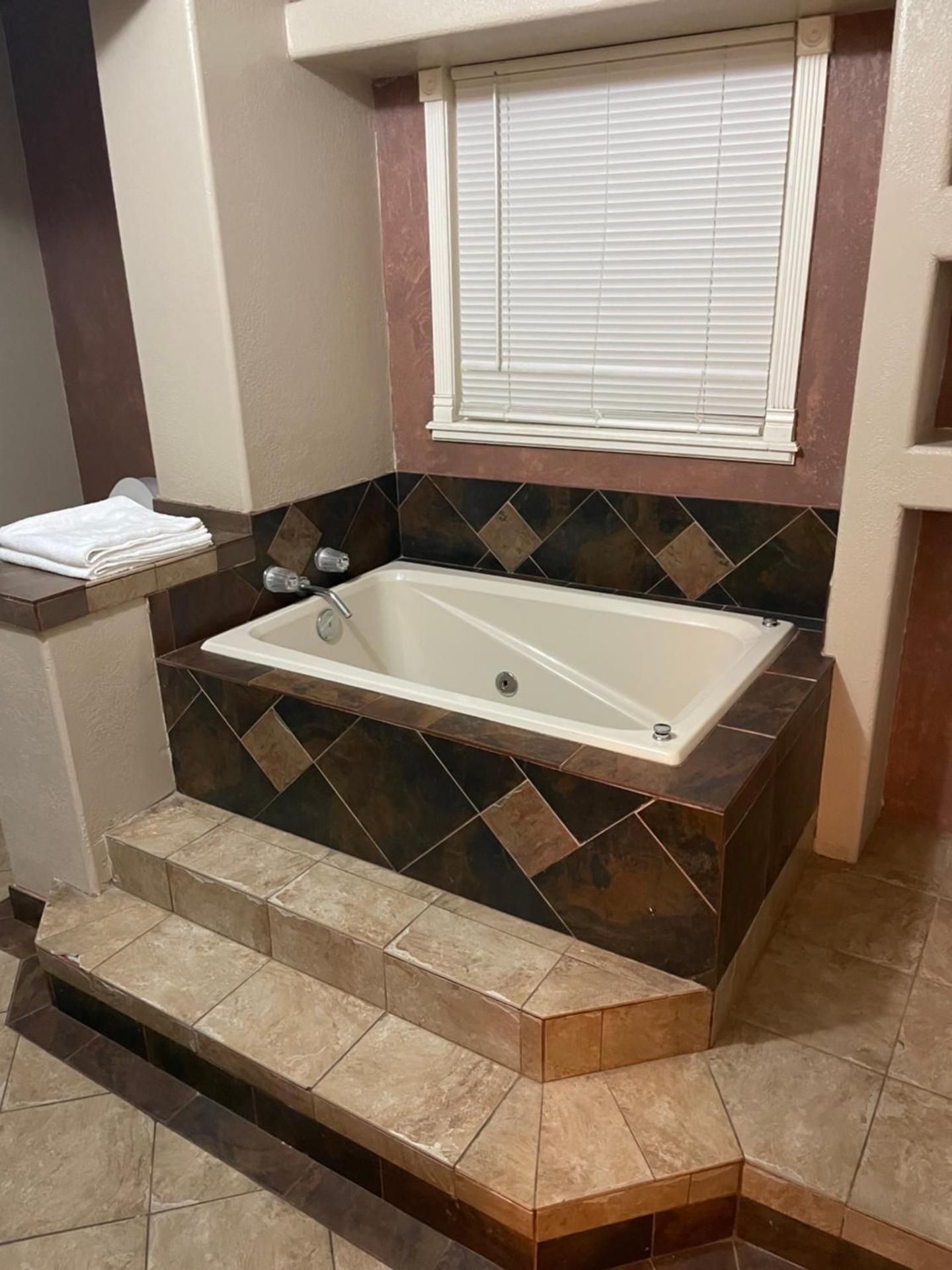 Deluxe Queen Suite