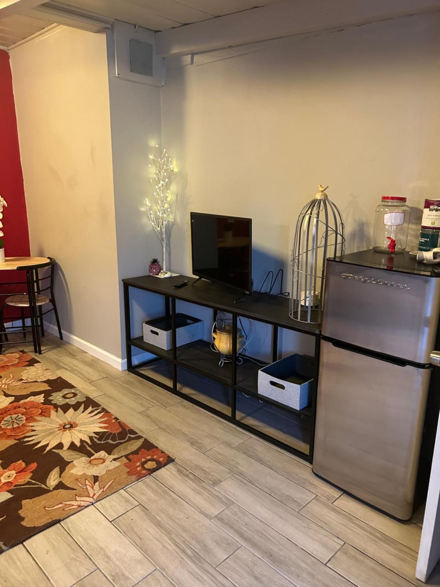 shared lounge/tv area