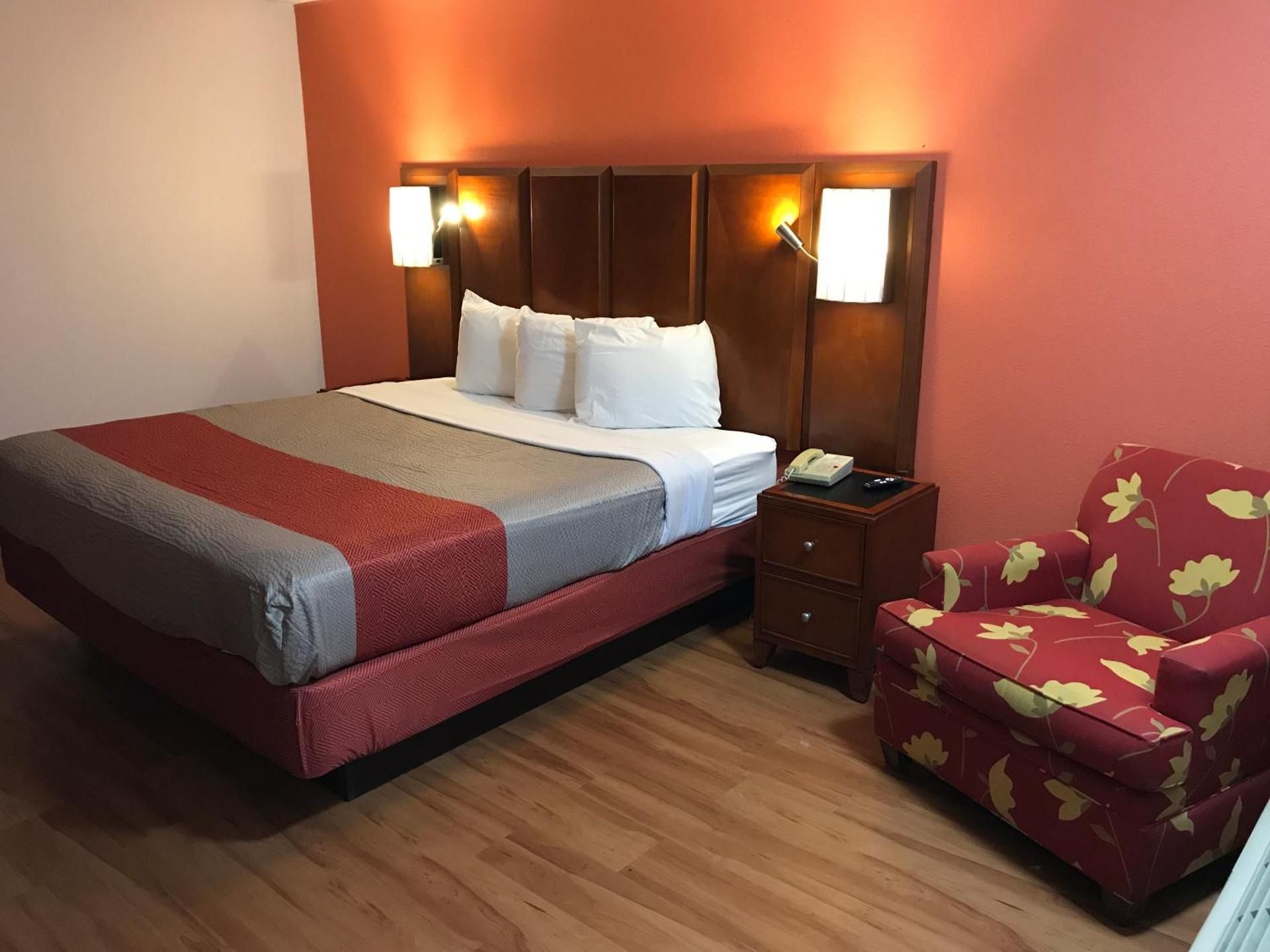 King Room - Disability Access - Non-Smoking