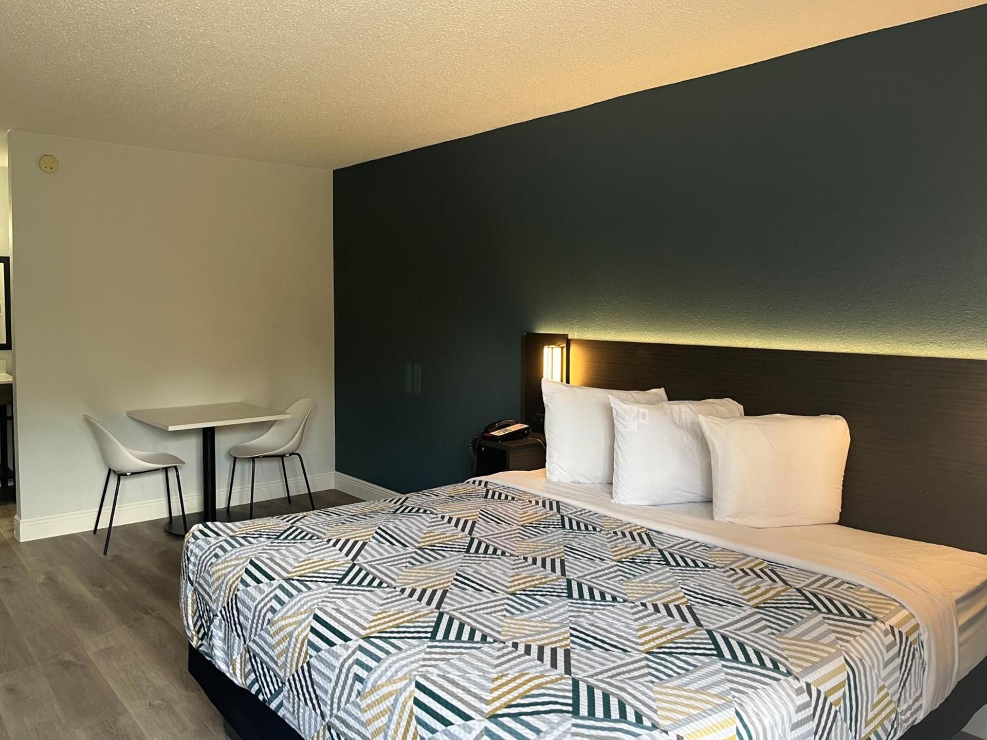 King Room - Disability Access - Non-Smoking