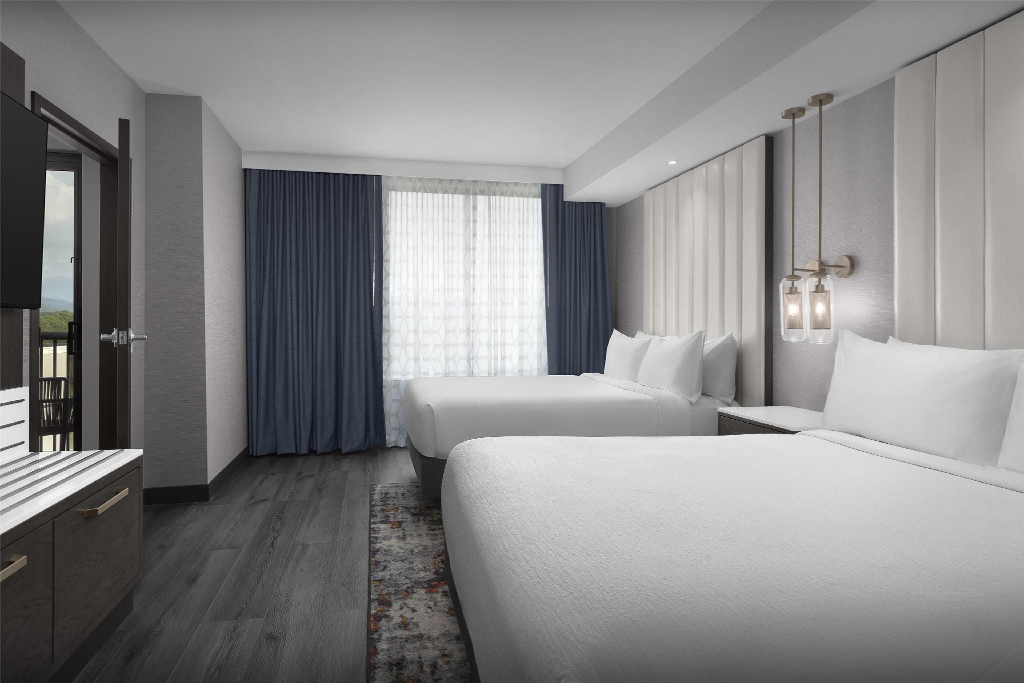 2 Queen 2 Rm Ste Mob Acc Ri-Shwr W/ Balcony