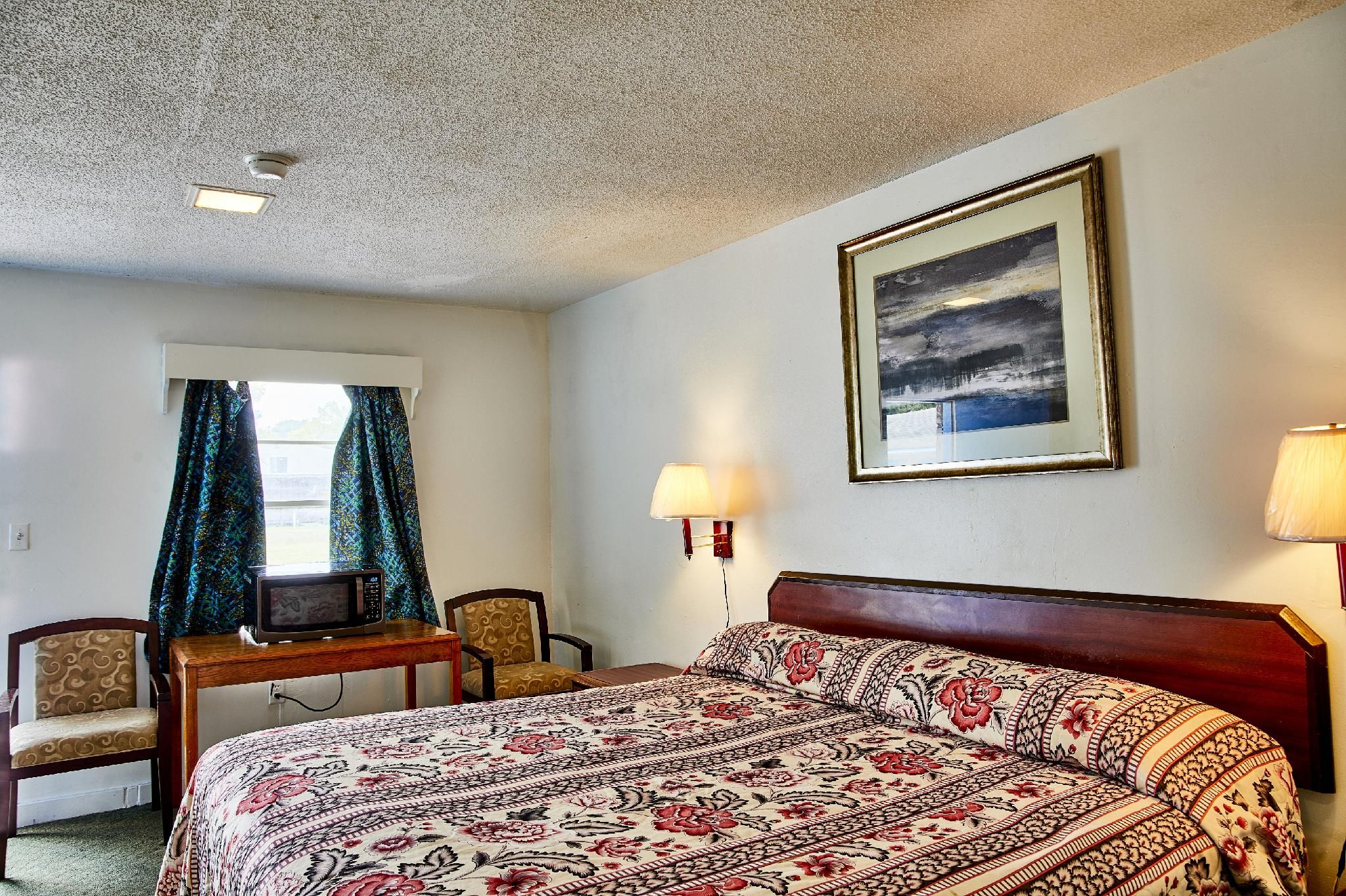 Hospitality Inn King Bed Non-Smoking