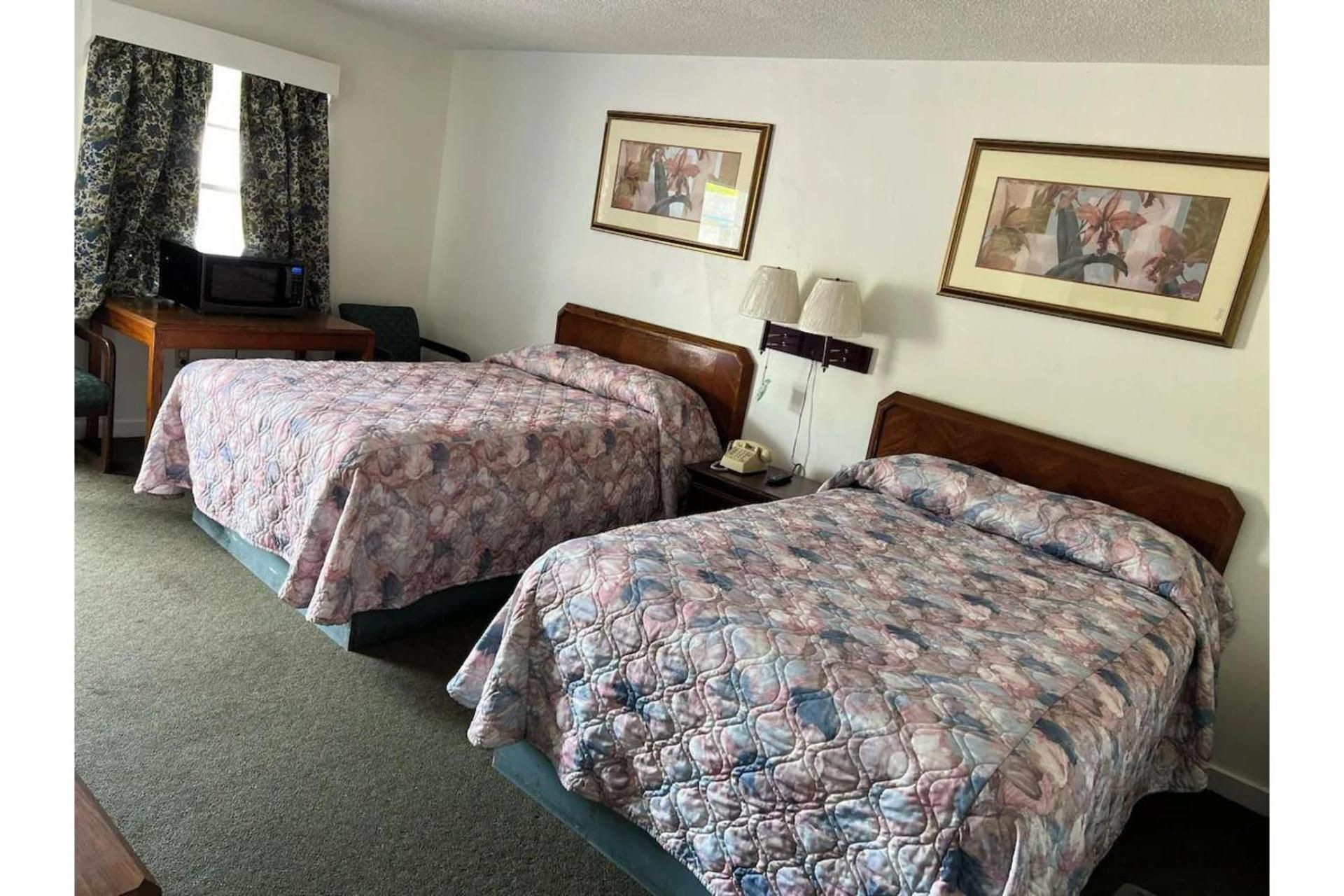 2 Full Bed Smoking