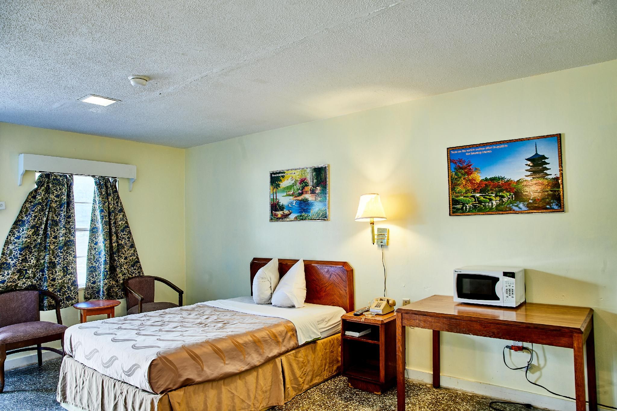 Hospitality Inn Queen Bed Non-Smoking