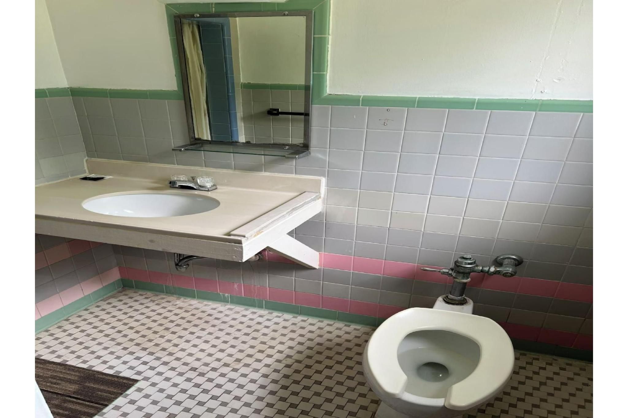 Full Bed Non-Smoking