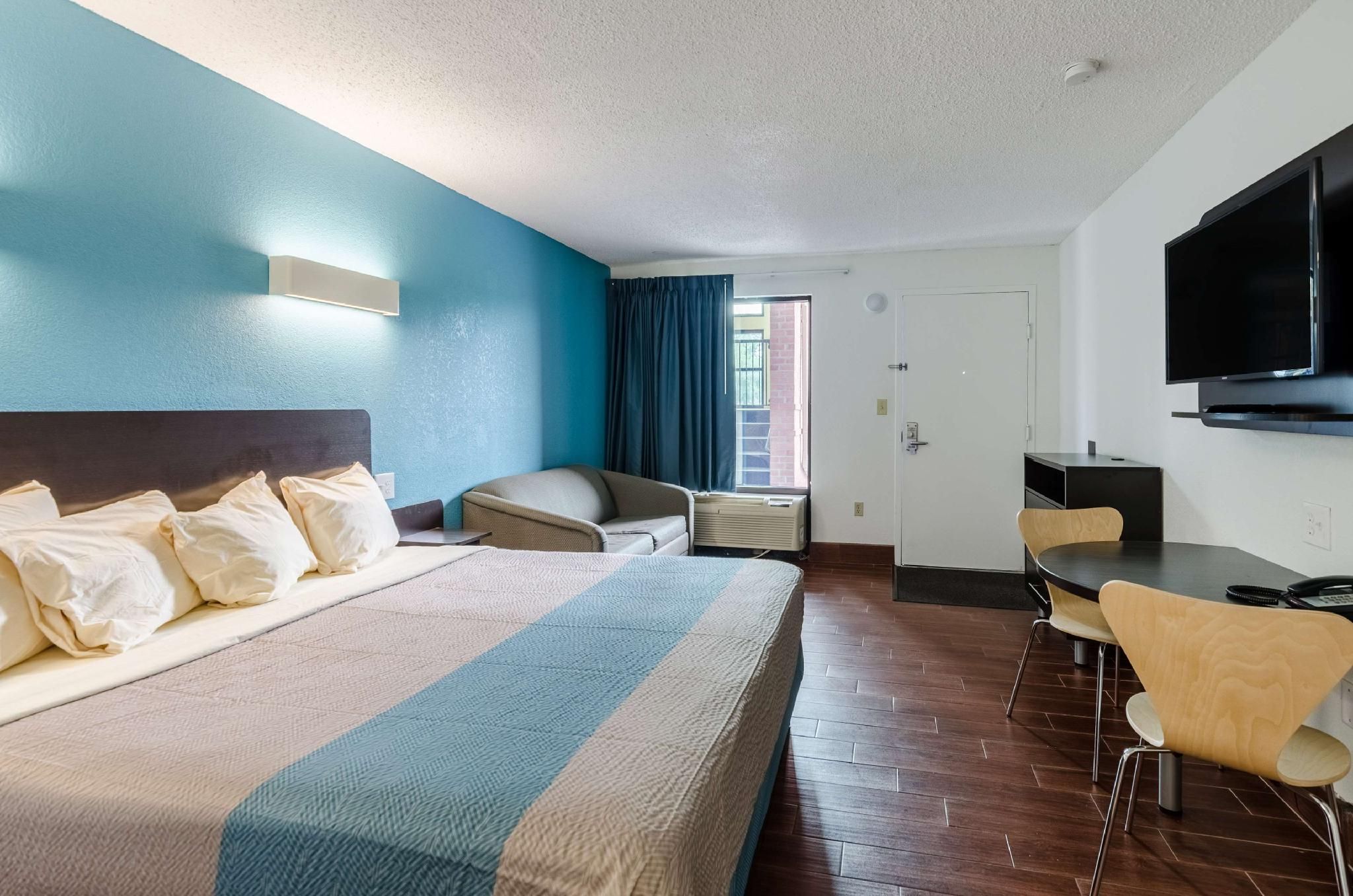 1 Full Bed | Non-Smoking, Kitchen