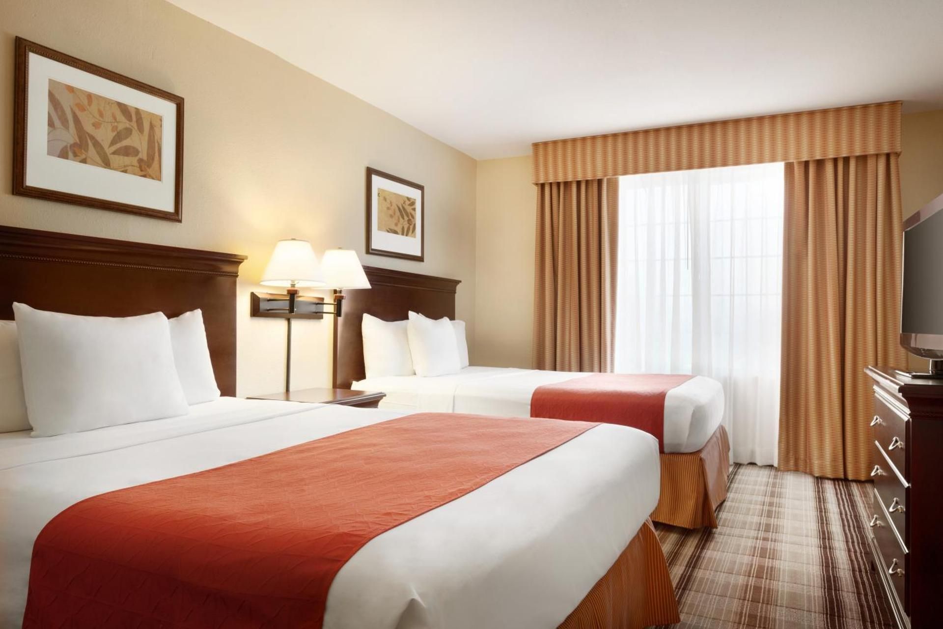 2 Queen Beds, Suite, Nonsmoking