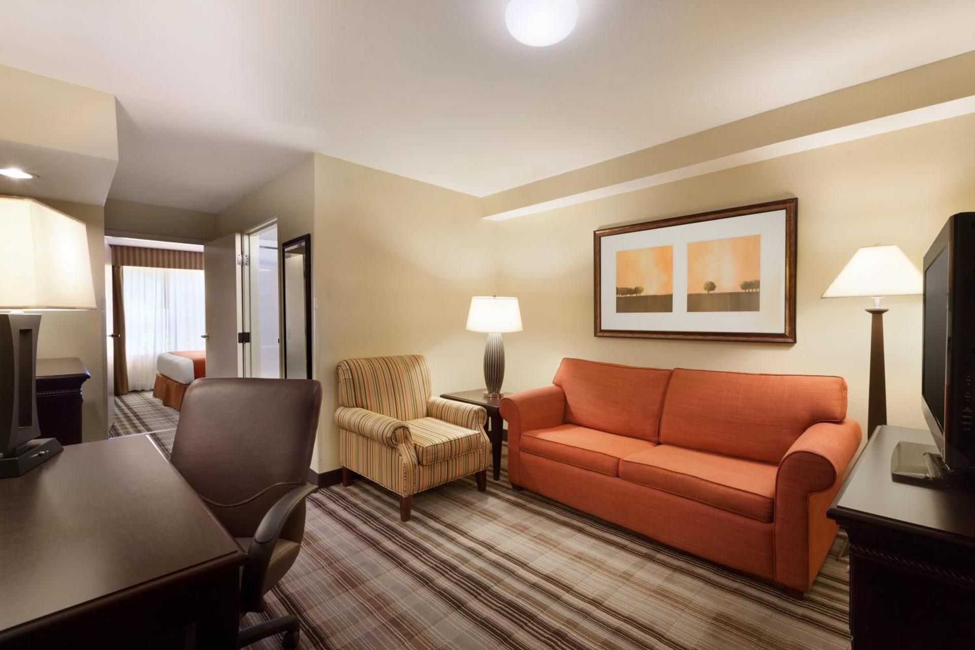 1 King Bed, Suite, Nonsmoking