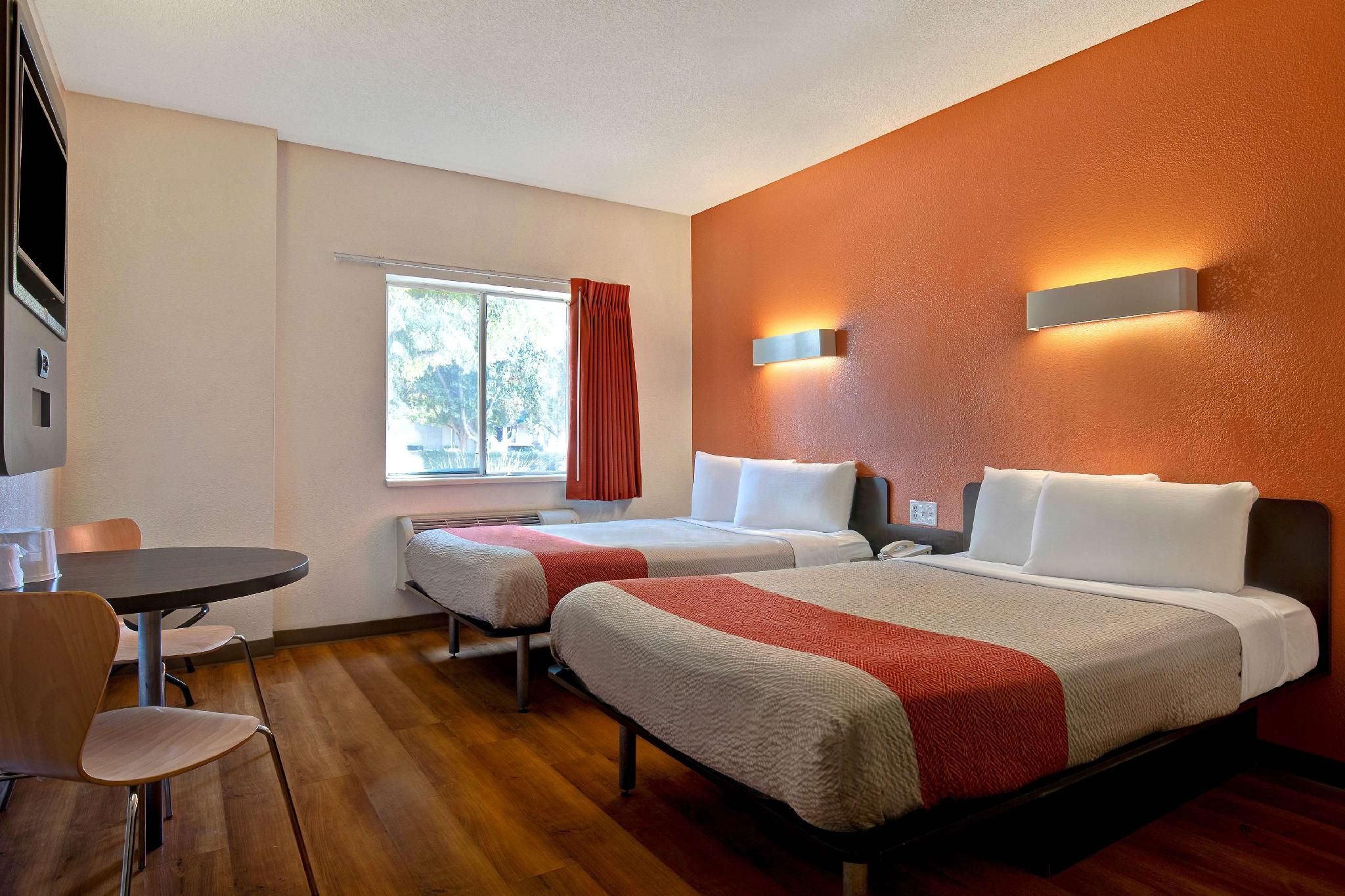 2 Full Beds | Non-Smoking