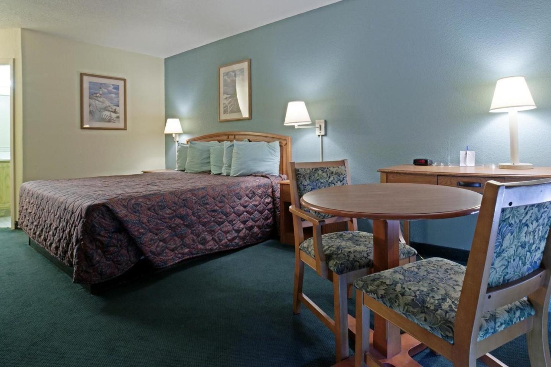 1 King Bed Non-Smoking