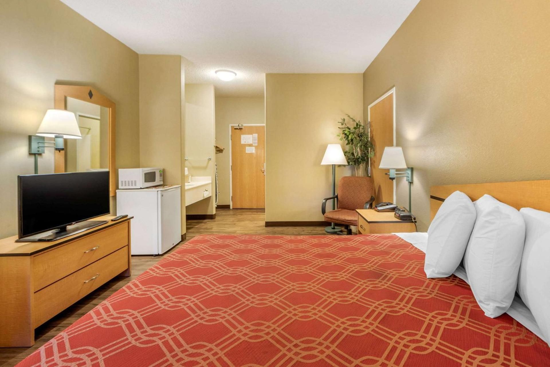 1 King Bed, Nonsmoking