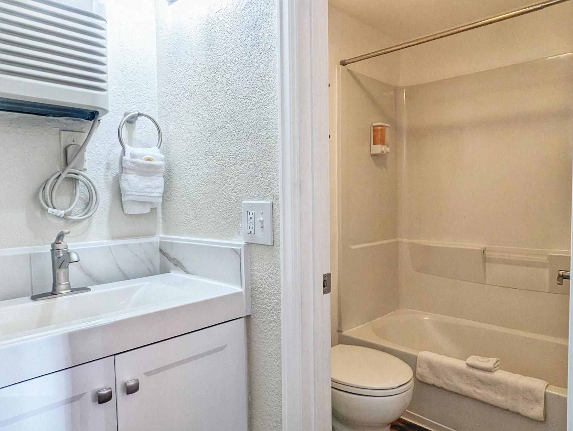 Deluxe Double Room with Mountain View - Ground Level