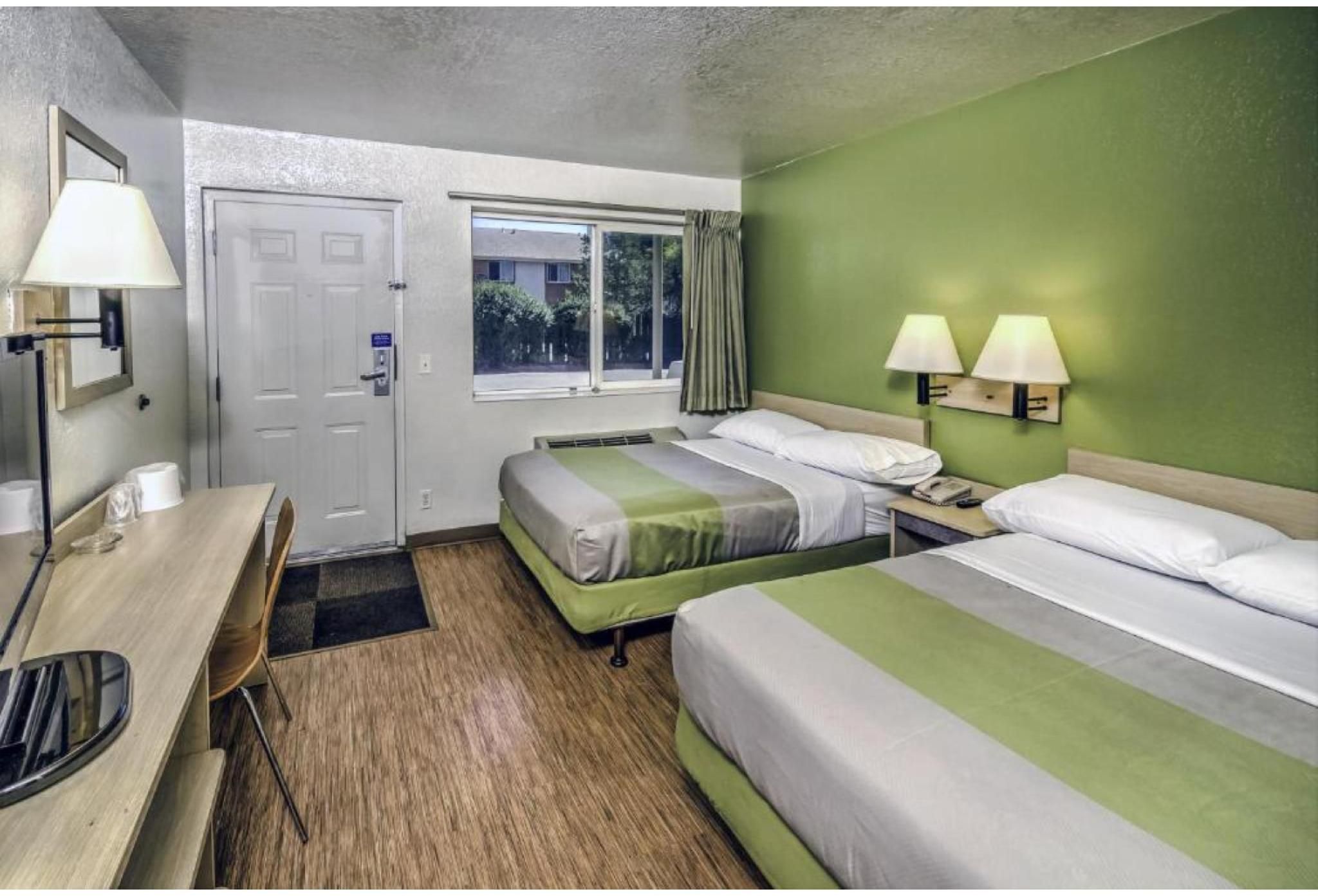 2 Full Beds | Non-Smoking