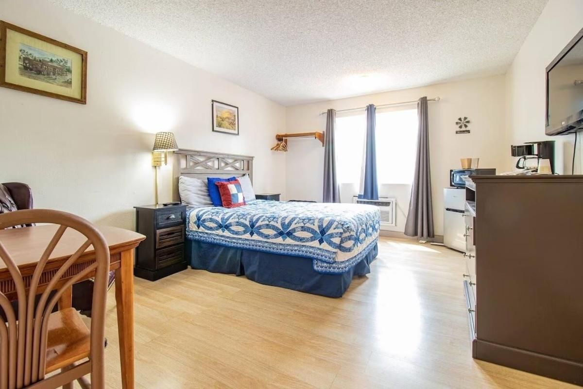 Deluxe Queen Room