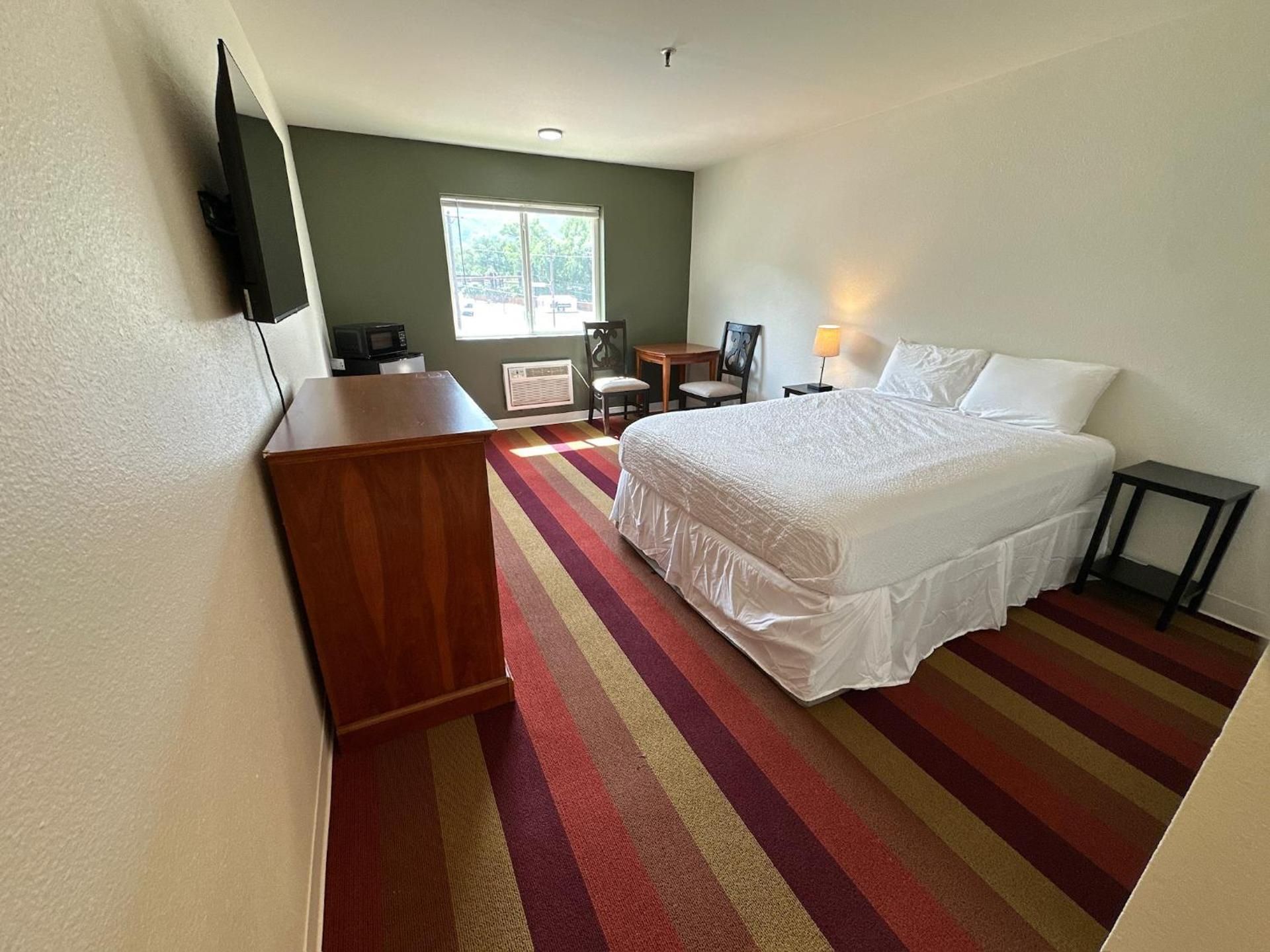 Deluxe Queen Room