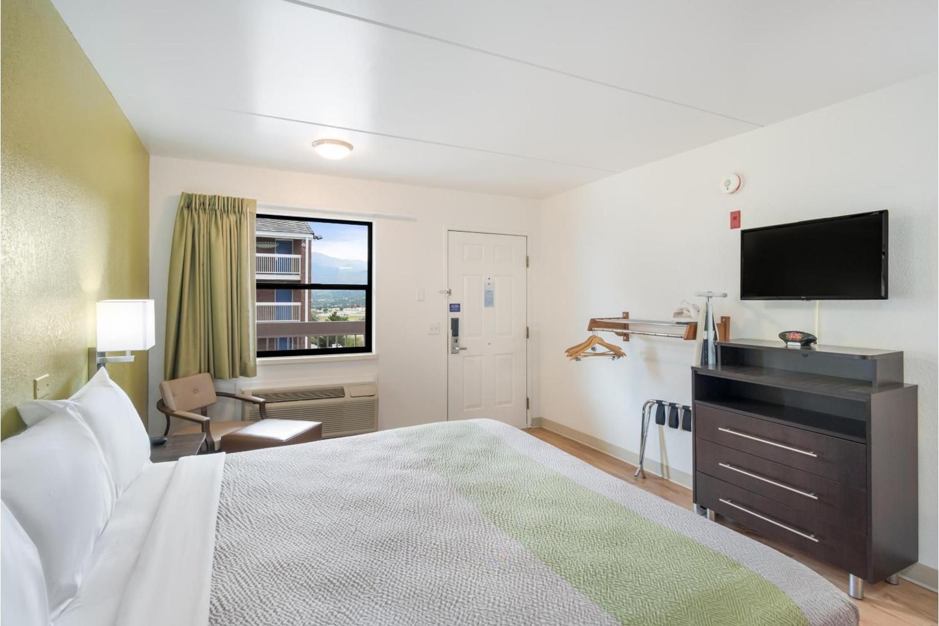 Deluxe King Room - Non-Smoking