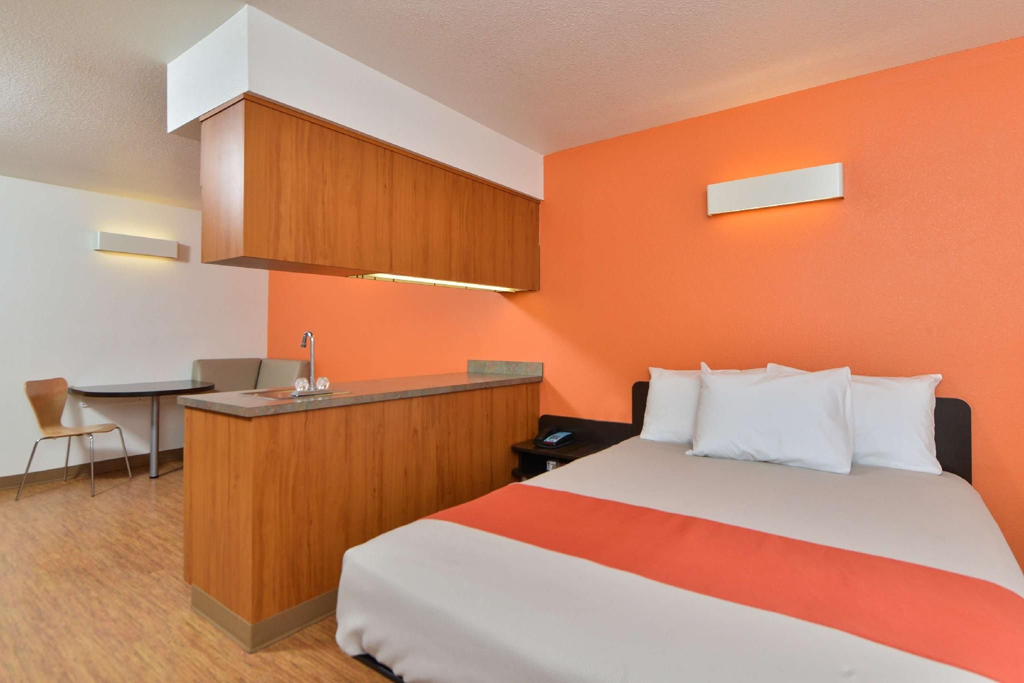 1 Queen Bed | Suite, Non-Smoking