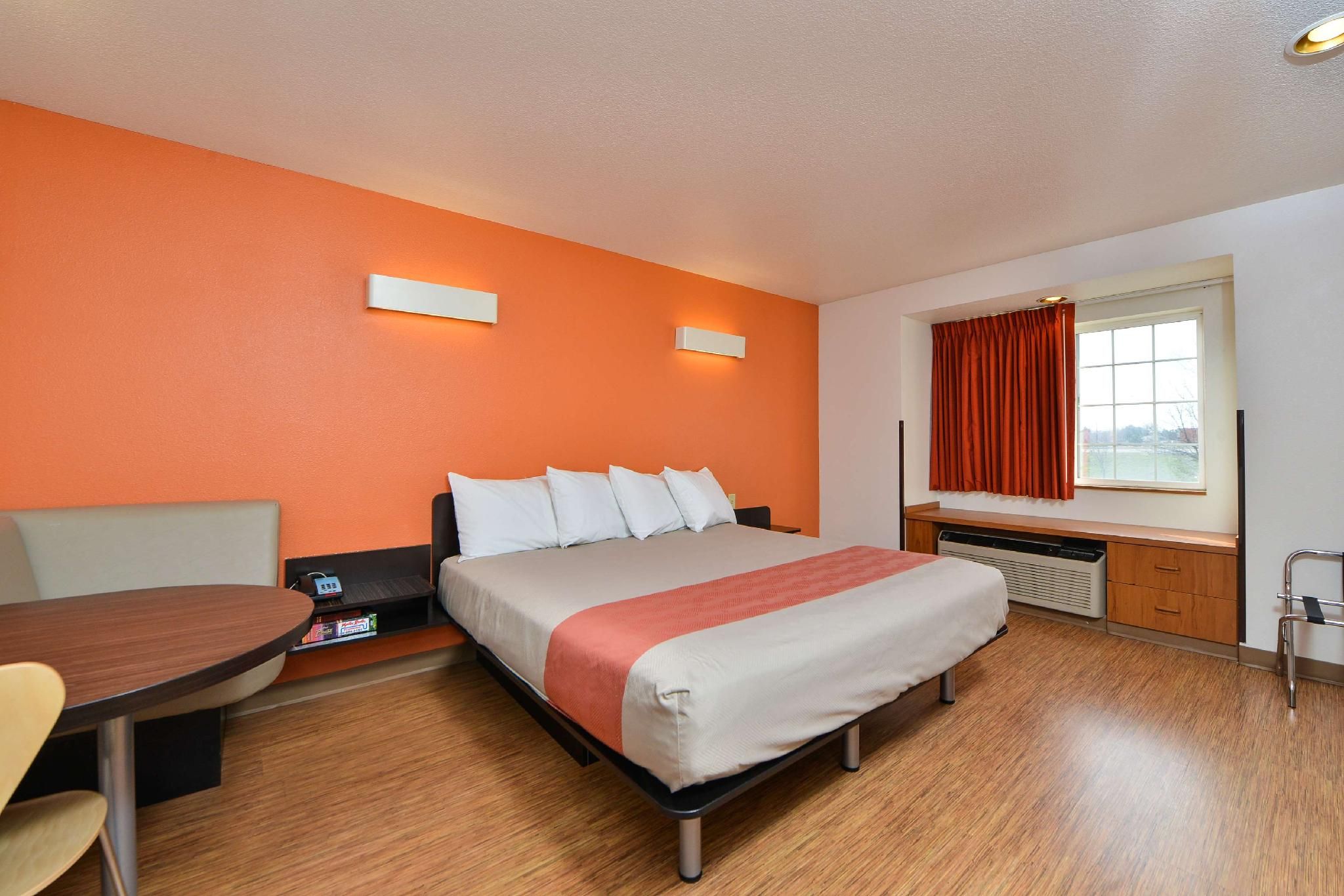 1 Queen Bed | ADA/RI Shower/Non-Smoking