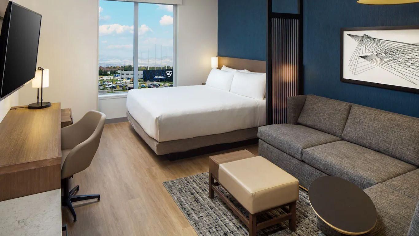 High Floor King Bed (Plus Sofa Bed)
