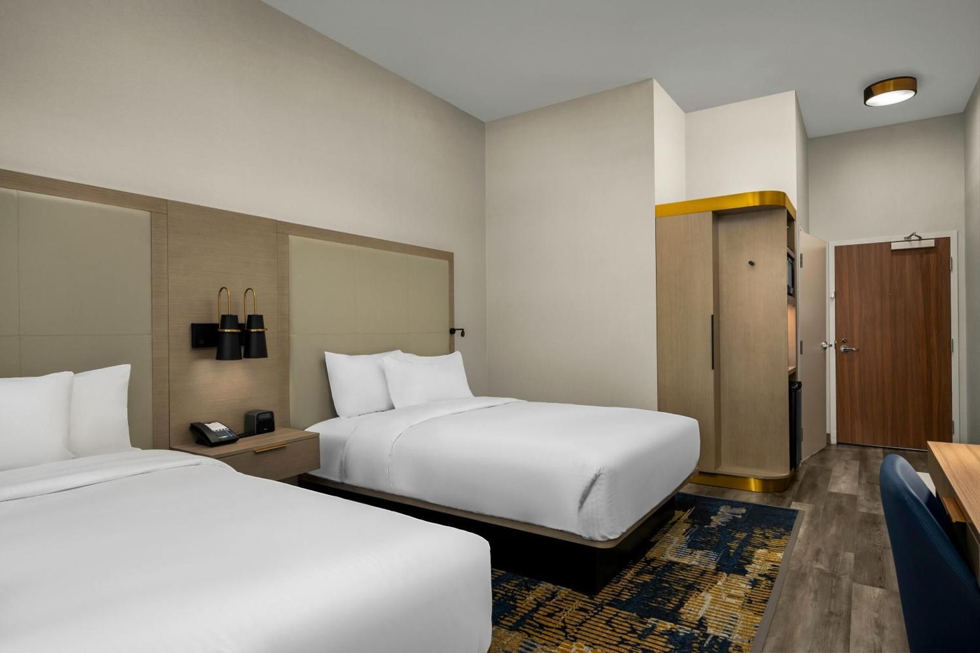 Standard Queen Room with with Two Queen Beds and Mountain View