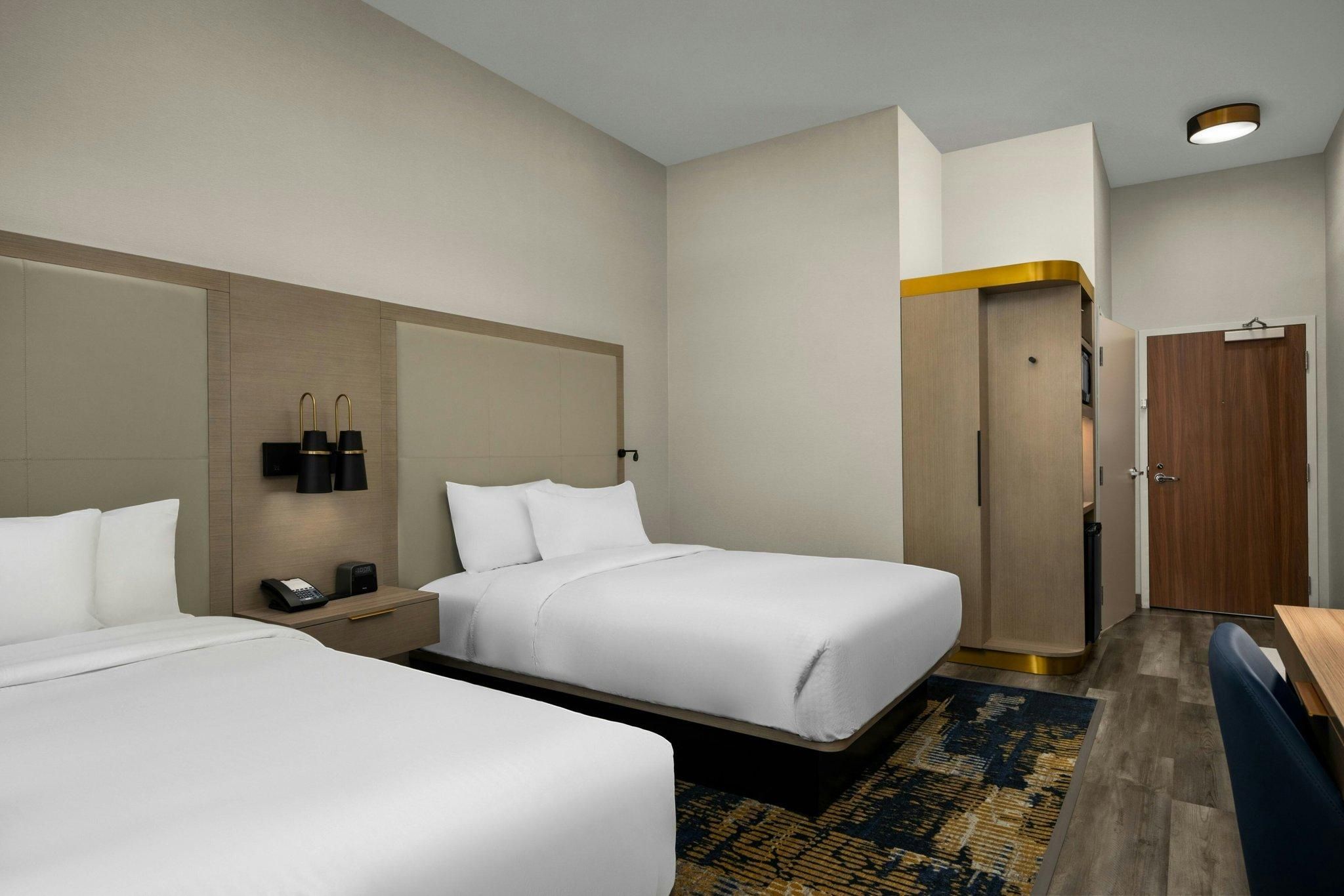 Standard, Guest Room, 2 Queen, Mountain View