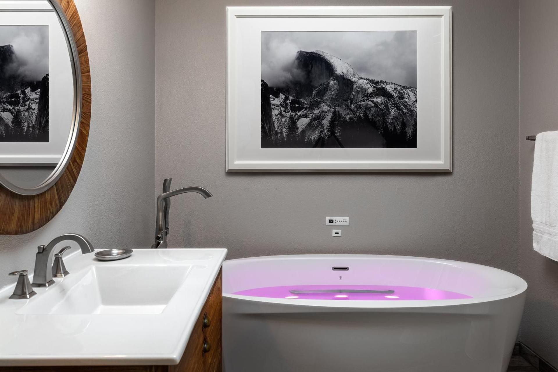 King Room with Spa Bath